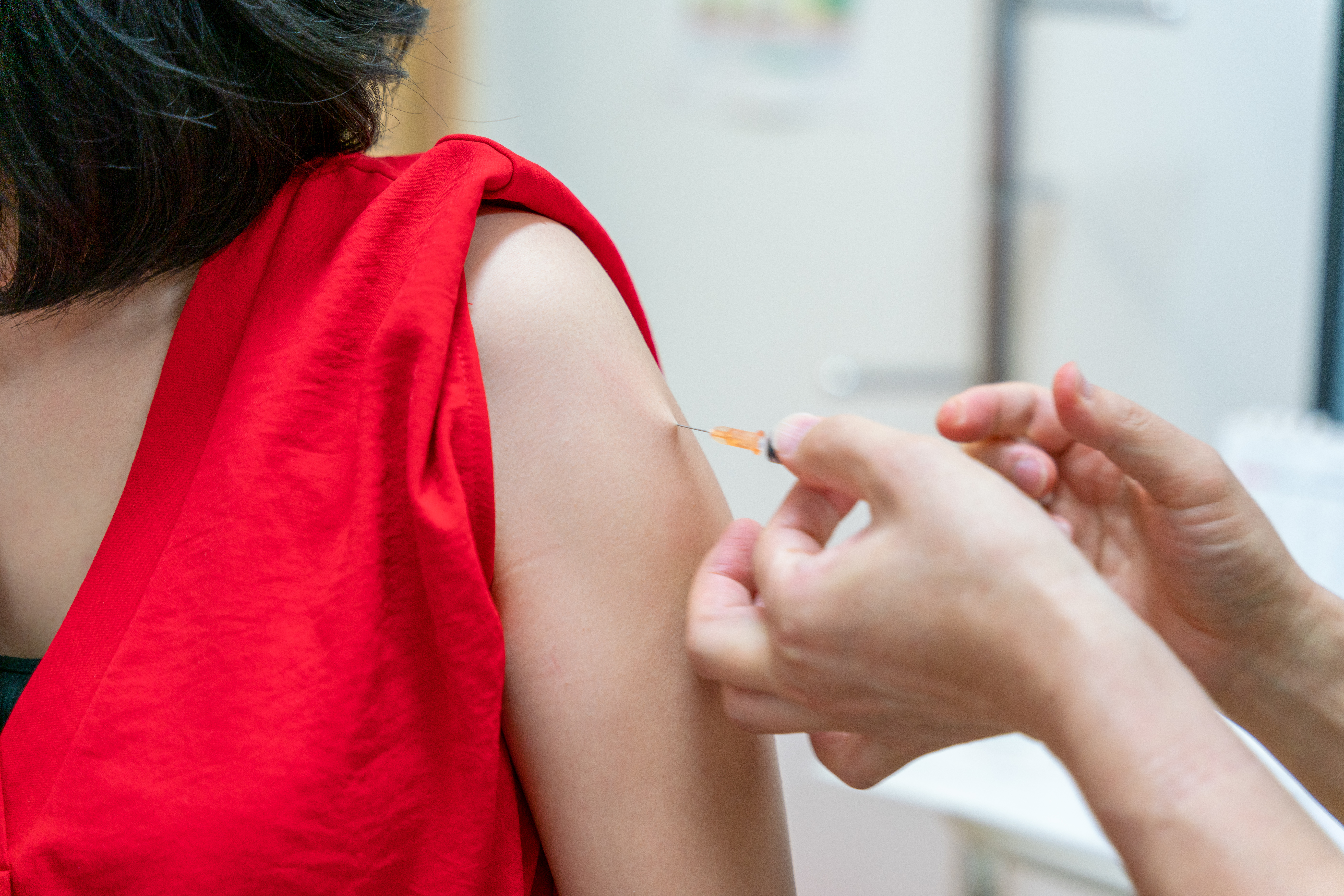 前台大醫院感染科醫師林氏璧呼籲民眾，將麻疹疫苗留給醫護和小孩。（示意圖，photoAC）