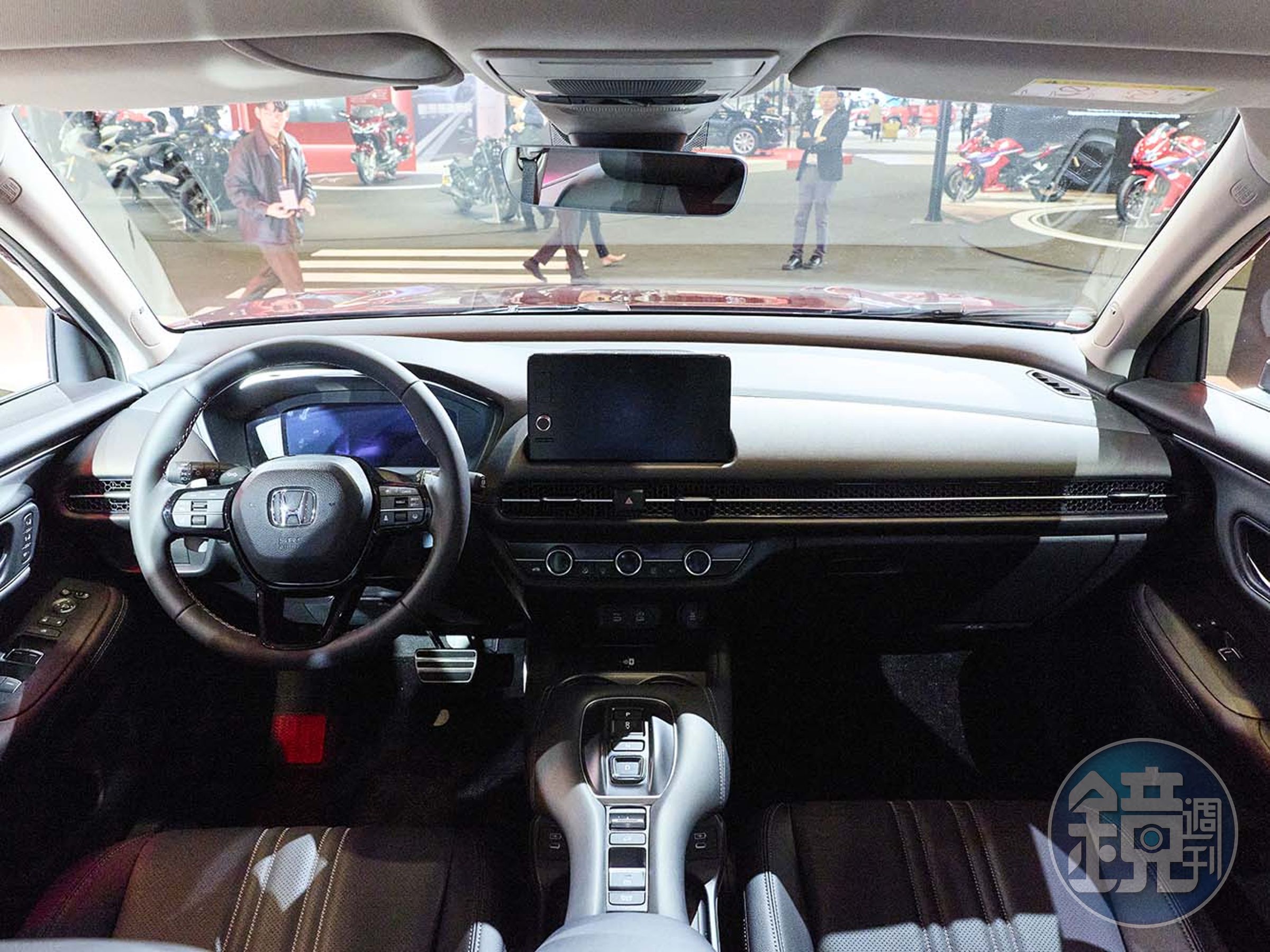 車室內空間相當開闊，並採用數位儀表搭配上觸控螢幕的鋪陳。