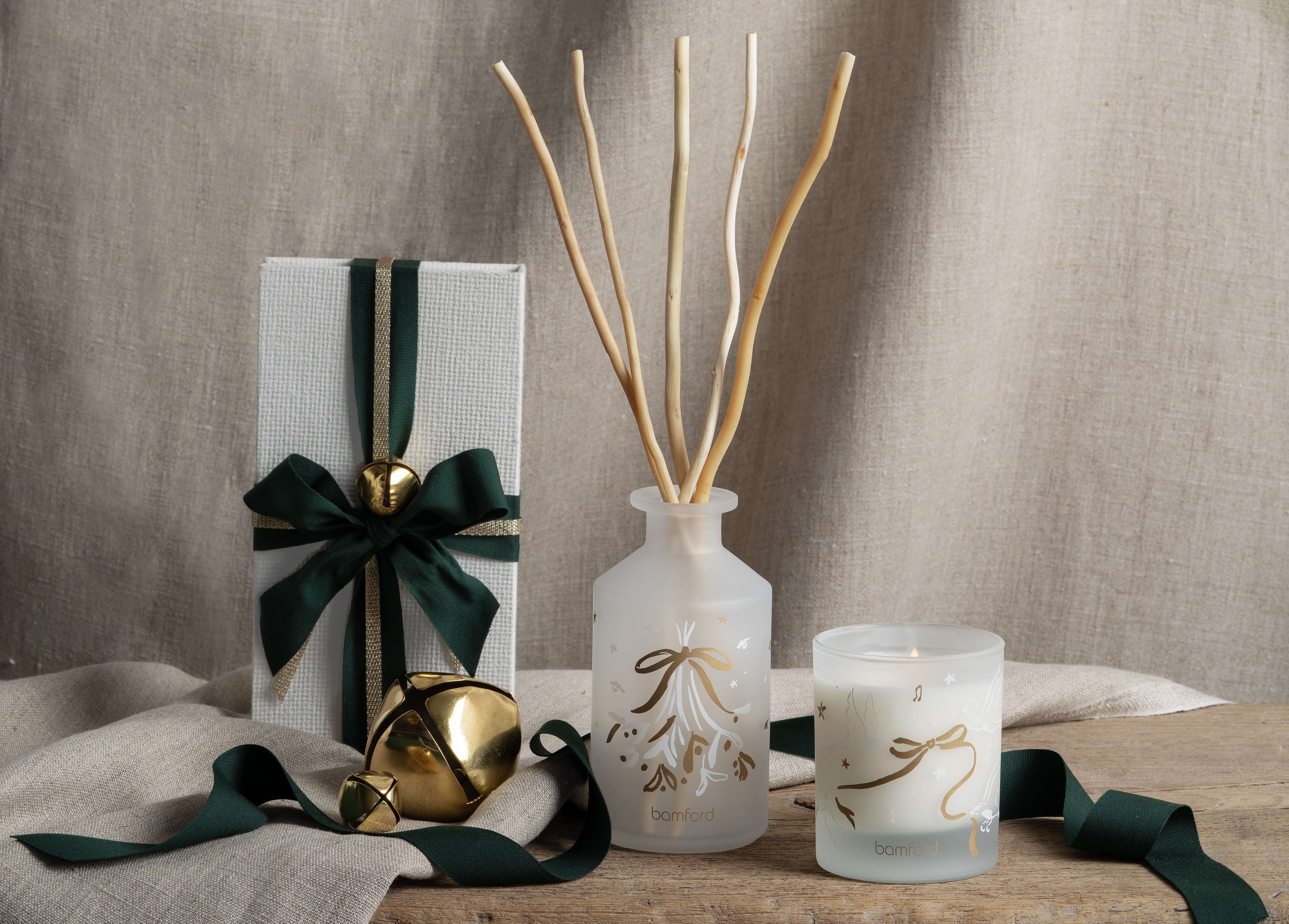 bamford冷杉尤加利限量香氛。香氛蠟燭140g／NT$2,100、室內擴香250ml／NT$3,500（10/10 APOTHECARY提供）