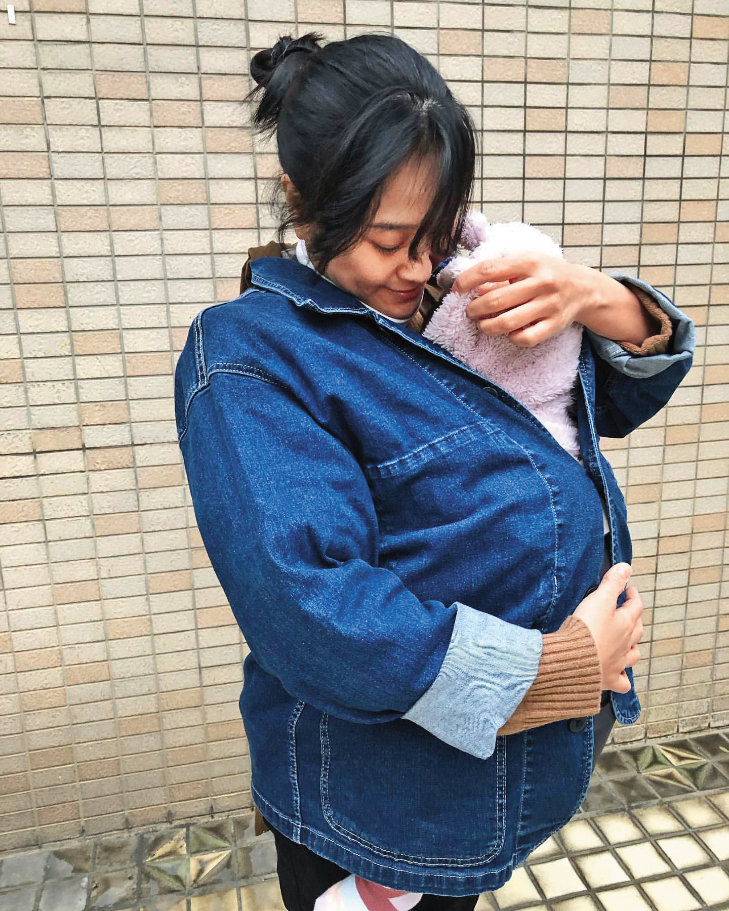 45歲高齡產女的海裕芬，做完月子沒多久，就傳出家中多位長輩生病。（翻攝自海裕芬IG）