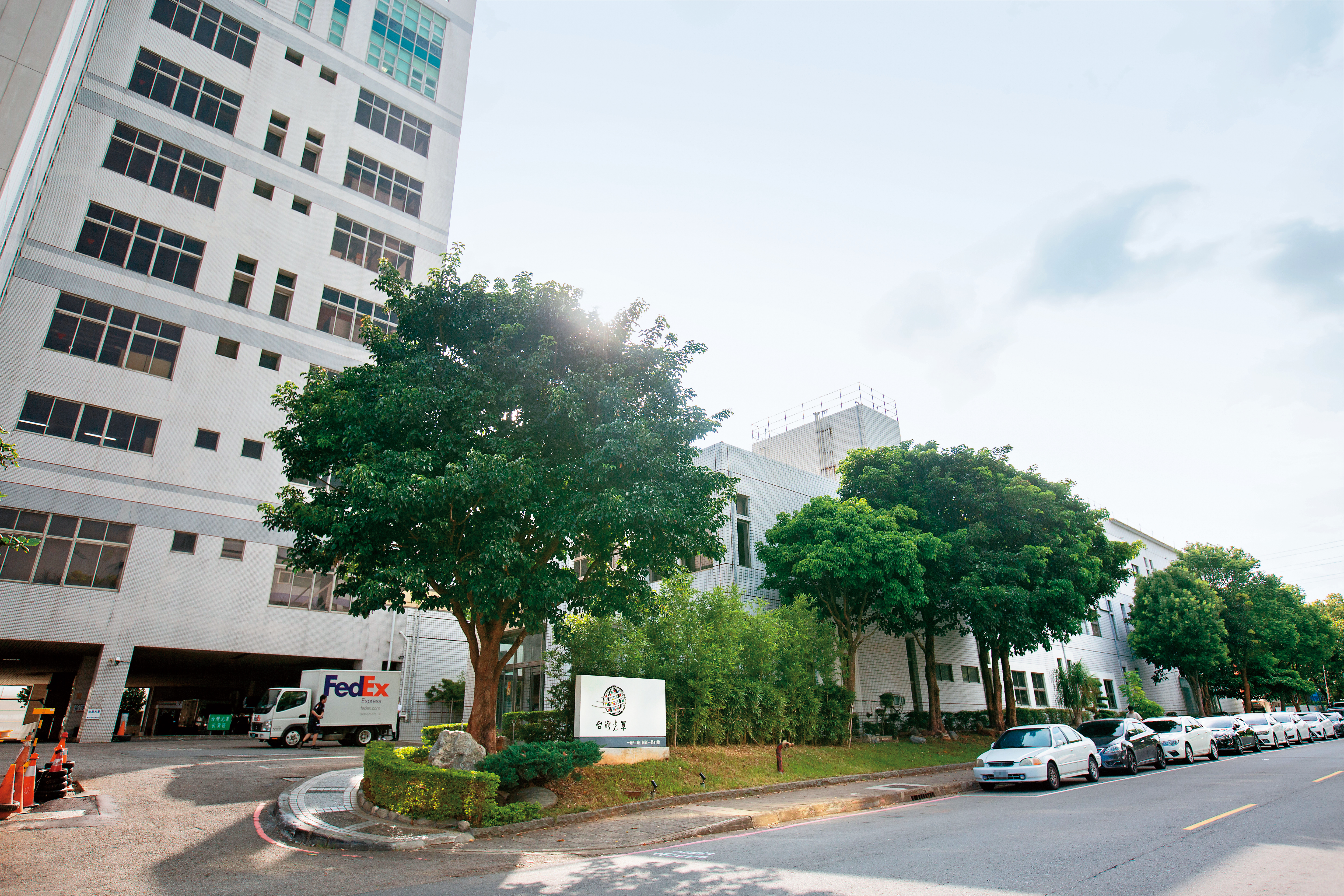 遇到科學難以解釋之事，陳立惇對風水寧可信其有，藉由風水堪輿、林園改造，真的讓營運不佳的子公司走回正軌並獲利。