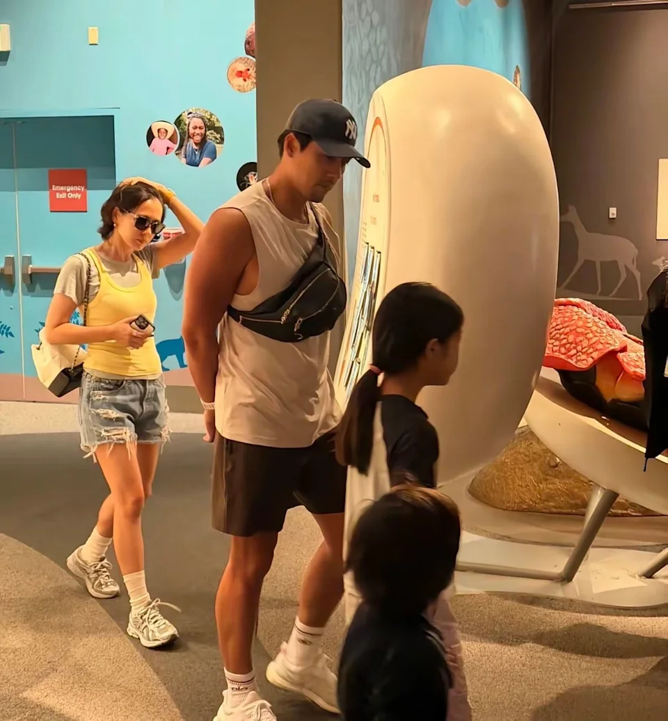 玄彬夫妻7月同遊美國加州科學館與迪士尼樂園後，9月初夫妻倆又被目擊現身日本東京。（翻攝自微博）