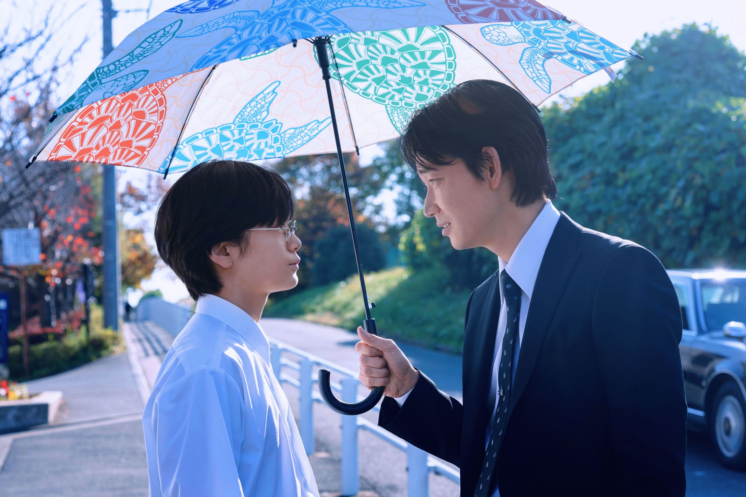 綾野剛（右）與齋藤潤主演的《去唱卡拉OK吧！》去年在金馬影展首映後，稱霸觀眾投票排行榜冠軍至最後一天。（天馬行空提供）