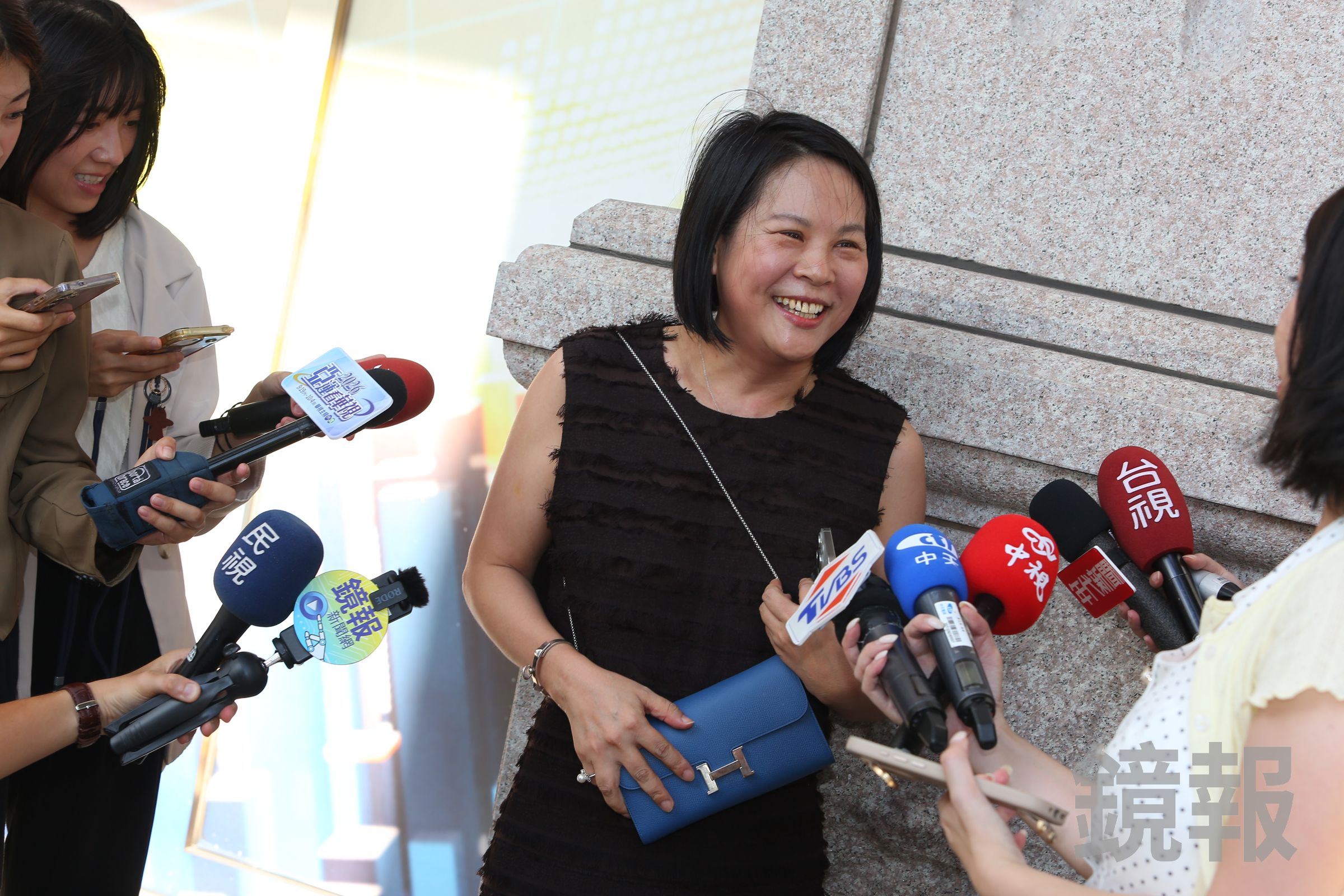 儘管還有國籍爭議，李貞秀今仍付新竹縣選委會「搶頭香」登記參選竹北市長。（資料照，鏡報姜永年）