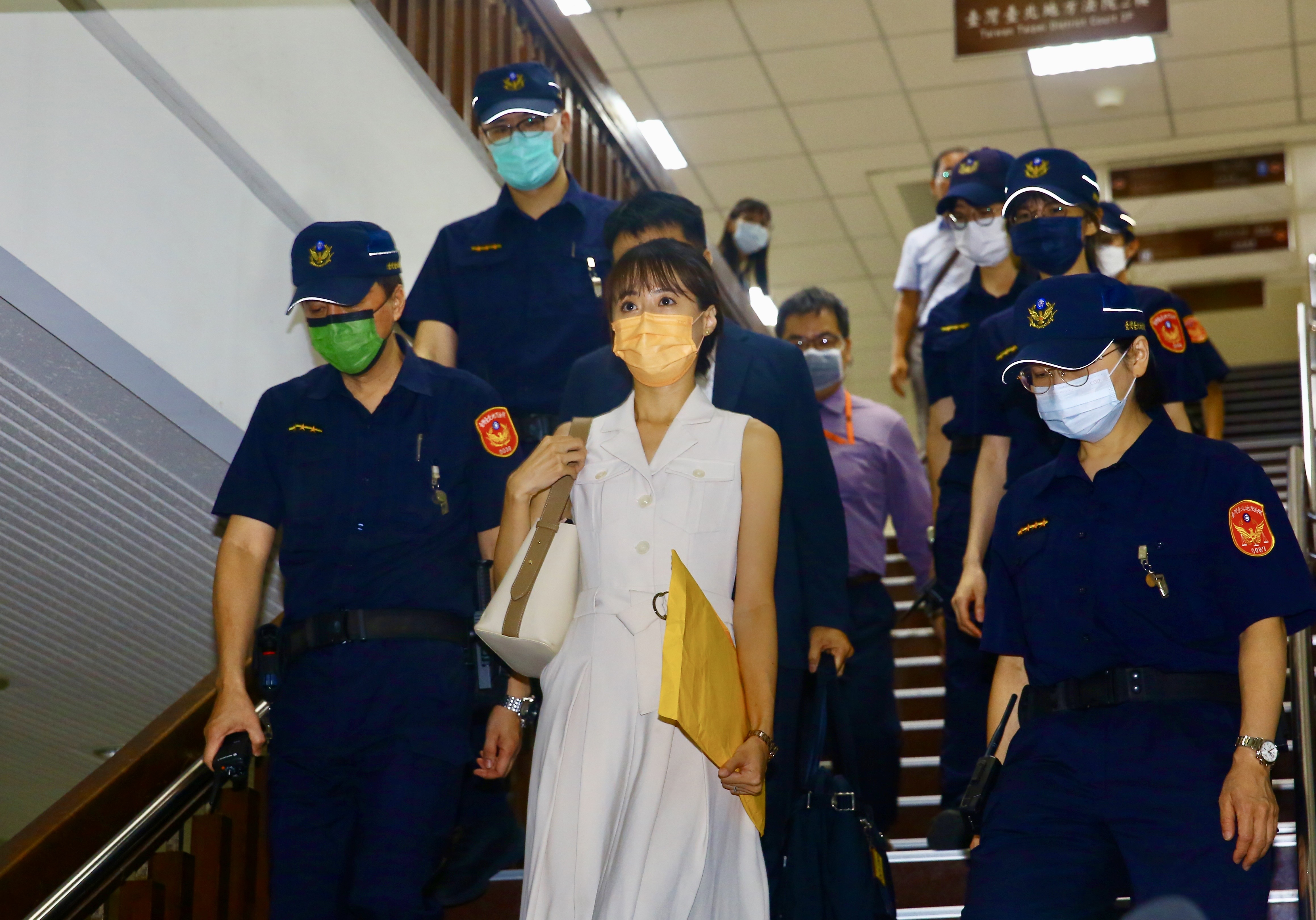 北院今單獨傳喚否認犯行、暱稱「台大13妹」「水母」的前高虹安立委辦公室公關主任王郁文。