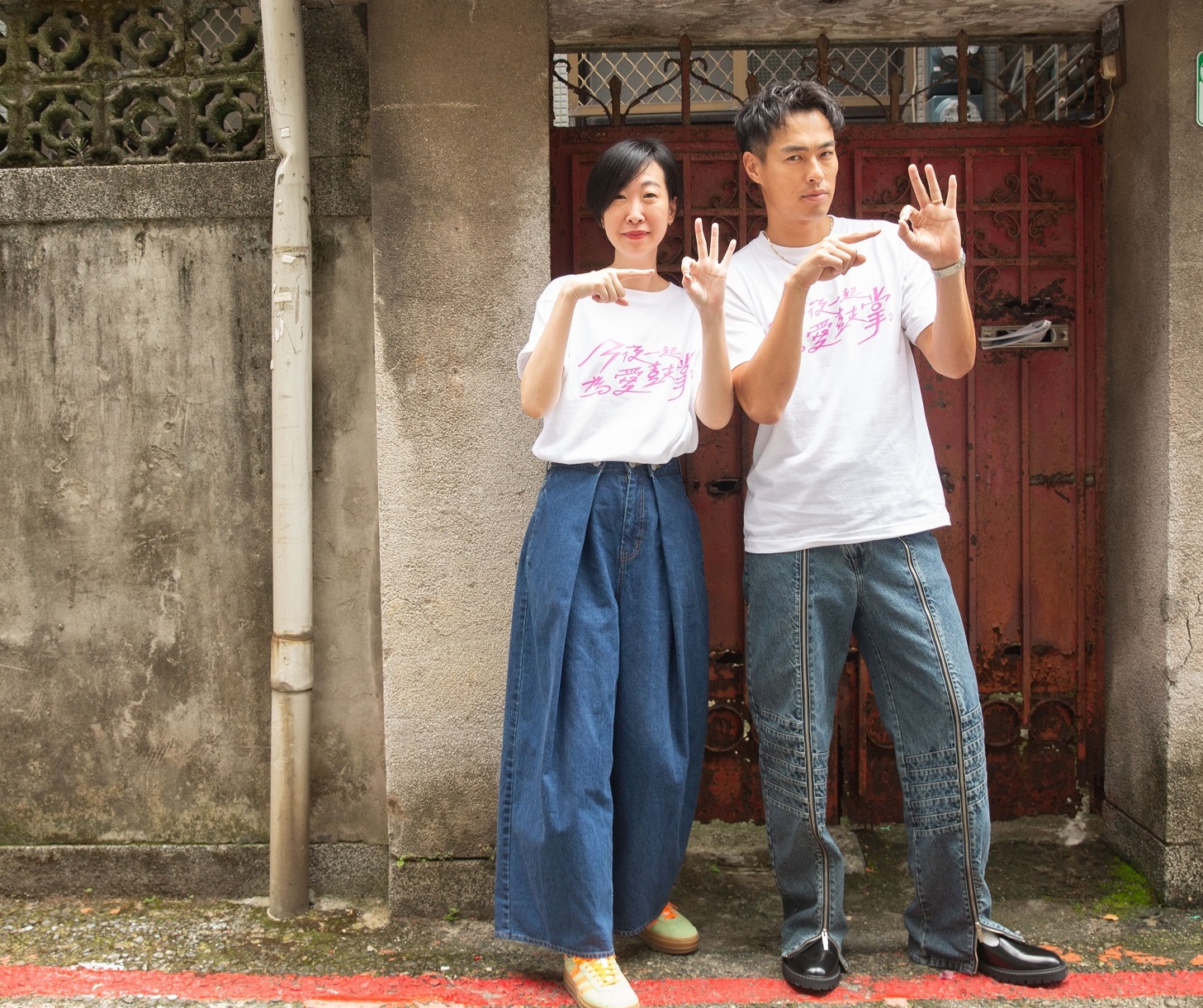 楊祐寧（右）二度受黃郁茹（左）邀請，主演、監製劇集，從選角、劇本到場景皆參與討論。