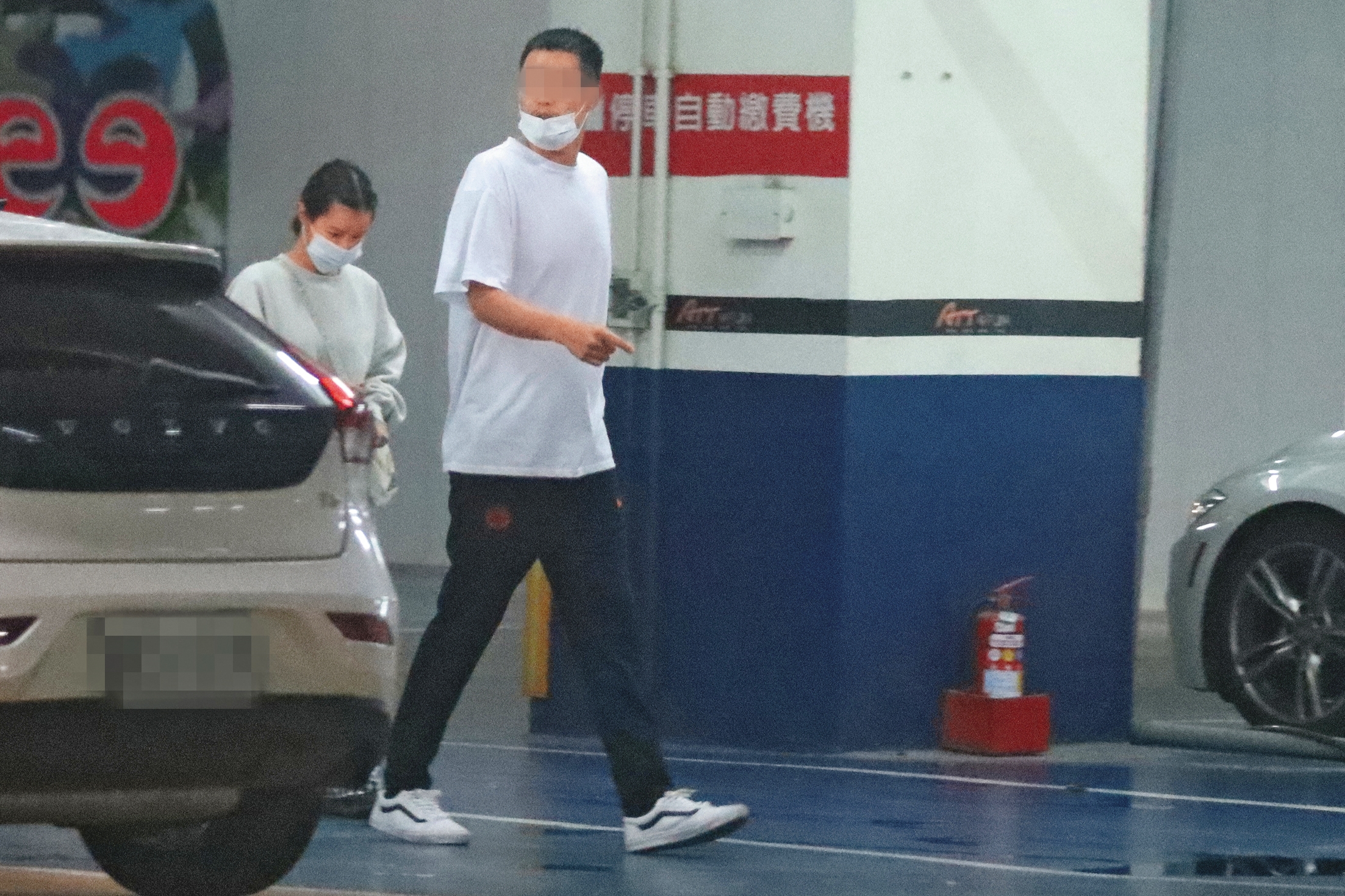 本刊曾報導徐瑋吟（左）與羊肉爐楊先生（右）約會。兩人分手後，男方很快就與李佳穎結婚。
