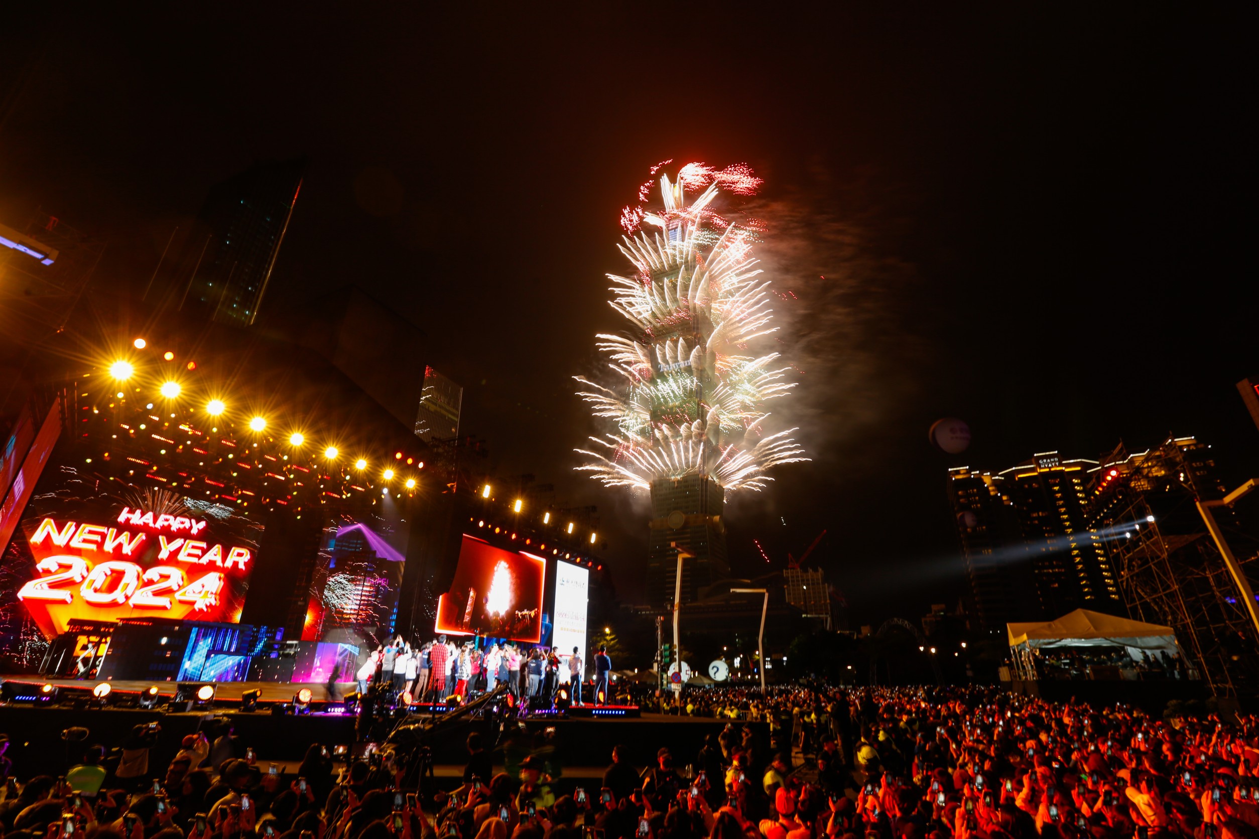 台北101跨年煙火被網友讚是近十年來最佳。
