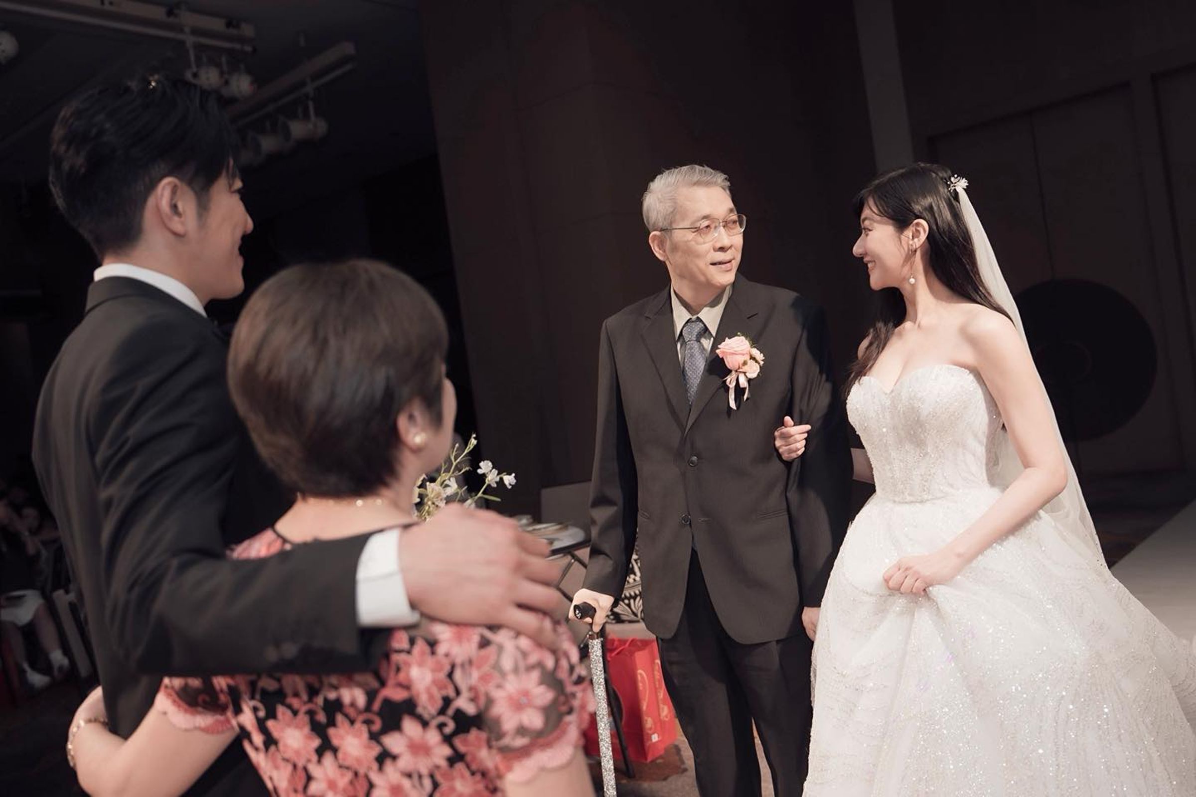 歌手林逸欣今證實其父親林春銘已病逝。(翻攝自林逸欣臉書)