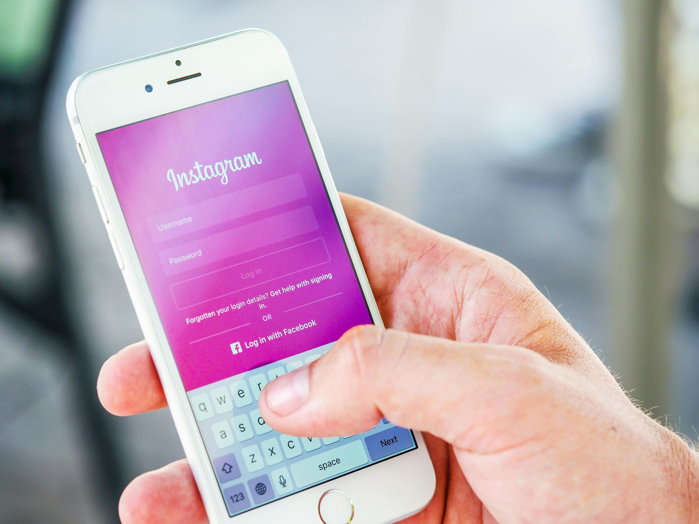一名網友分享自己使用第三方App登入Instagram帳號查看資料，導致帳號被官方停權。（取自Pexels）