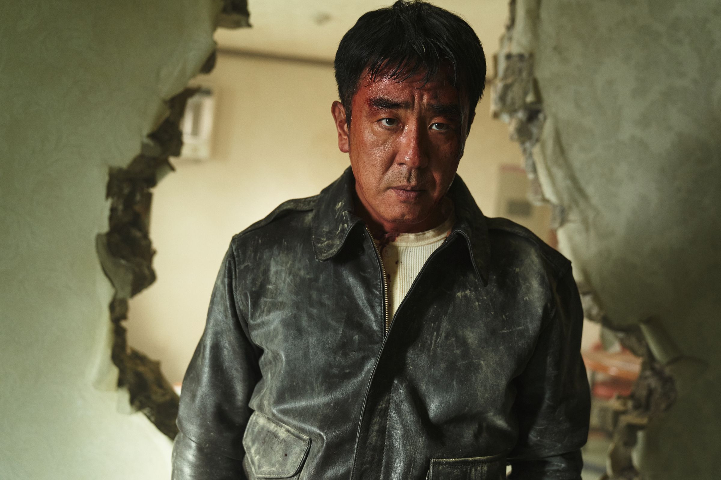 柳承龍飾演擁有再生能力的超能力者,代號為「九龍浦」。(Disney+提供)