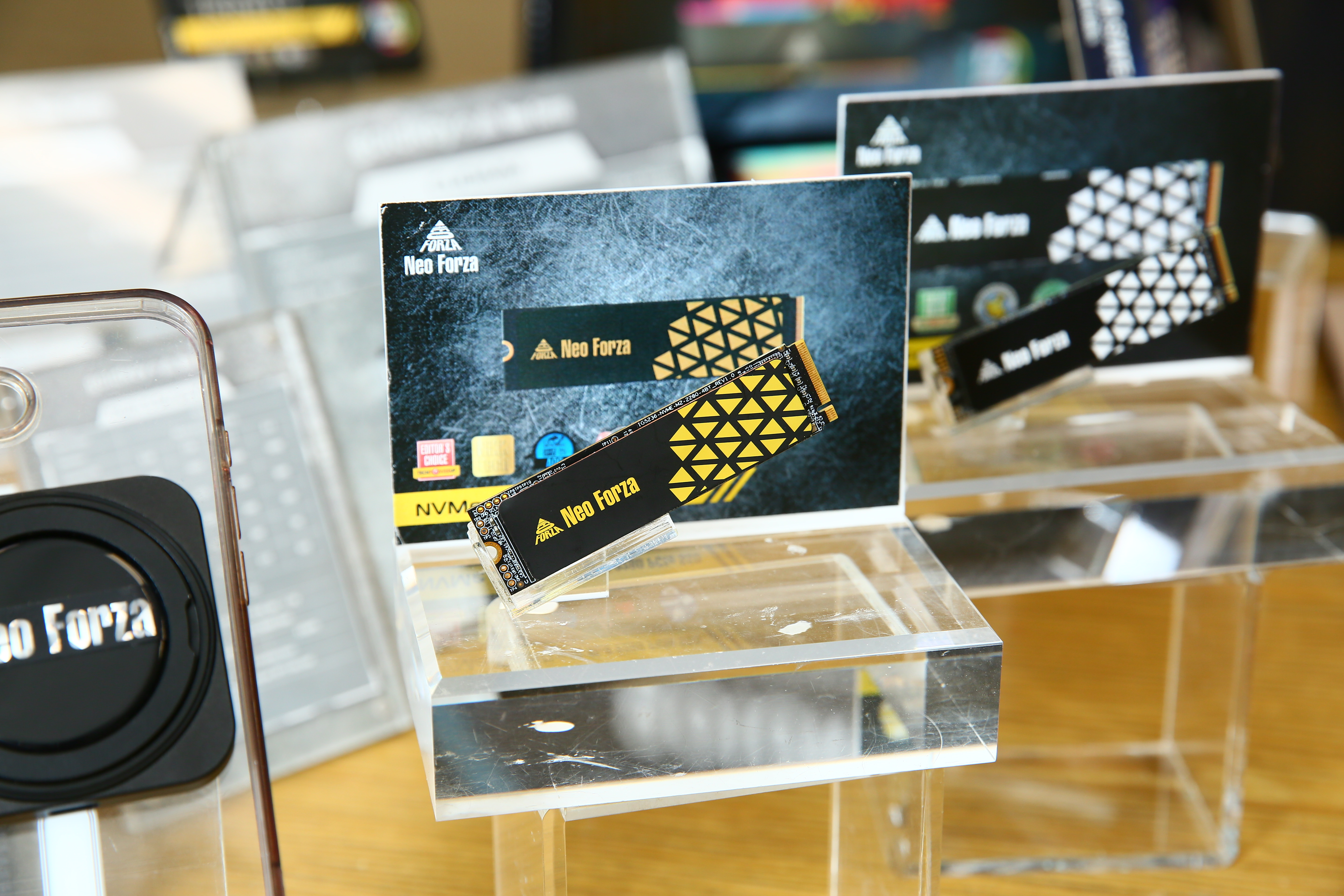 生成式AI推動終端裝置升級，凌航搶進AI PC與邊緣應用記憶體市場。