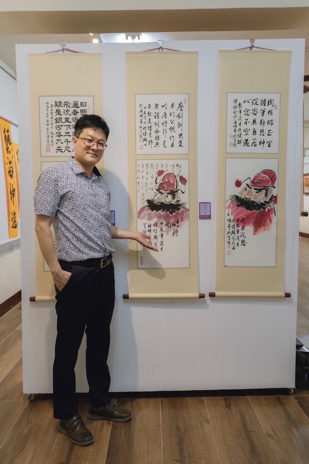 銅牌得主徐健麟的作品「吟詩圖」與福氣財神結合，深獲評審喜愛。（中華美術家協會提供）