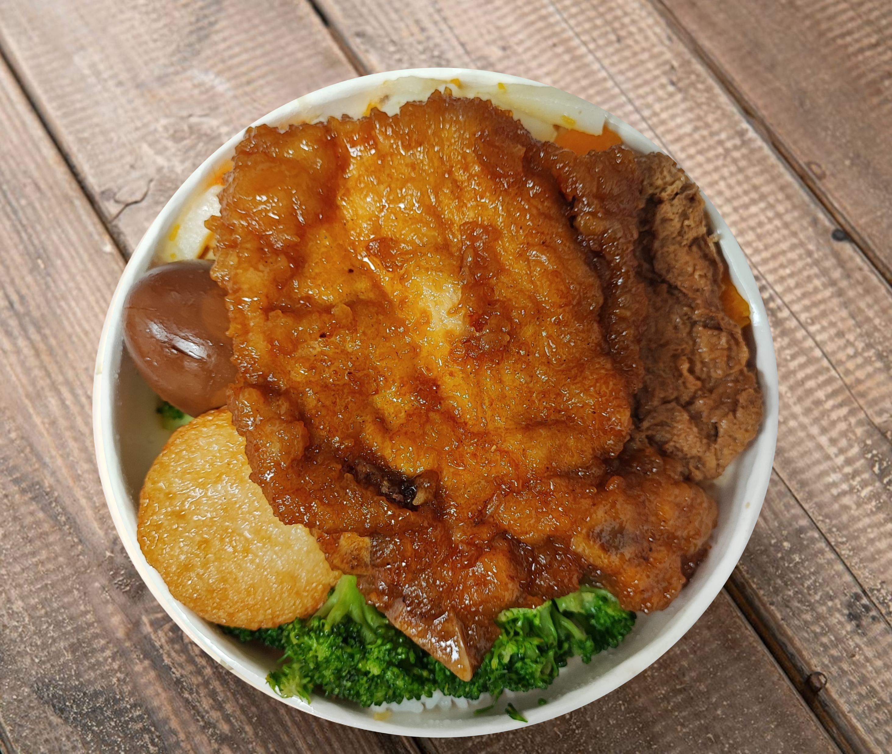 台鐵便當「銷售霸王」排骨便當不受豬肉禁宰影響。（台鐵提供）