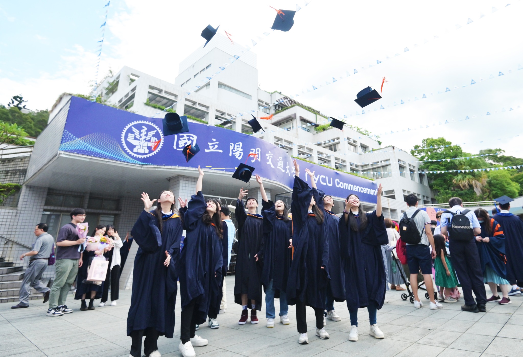 《面試趣》公布2025年全台畢業生平均薪資最高前五名的大學，陽明交通大學奪得榜首。（翻攝自國立陽明交通大學臉書）