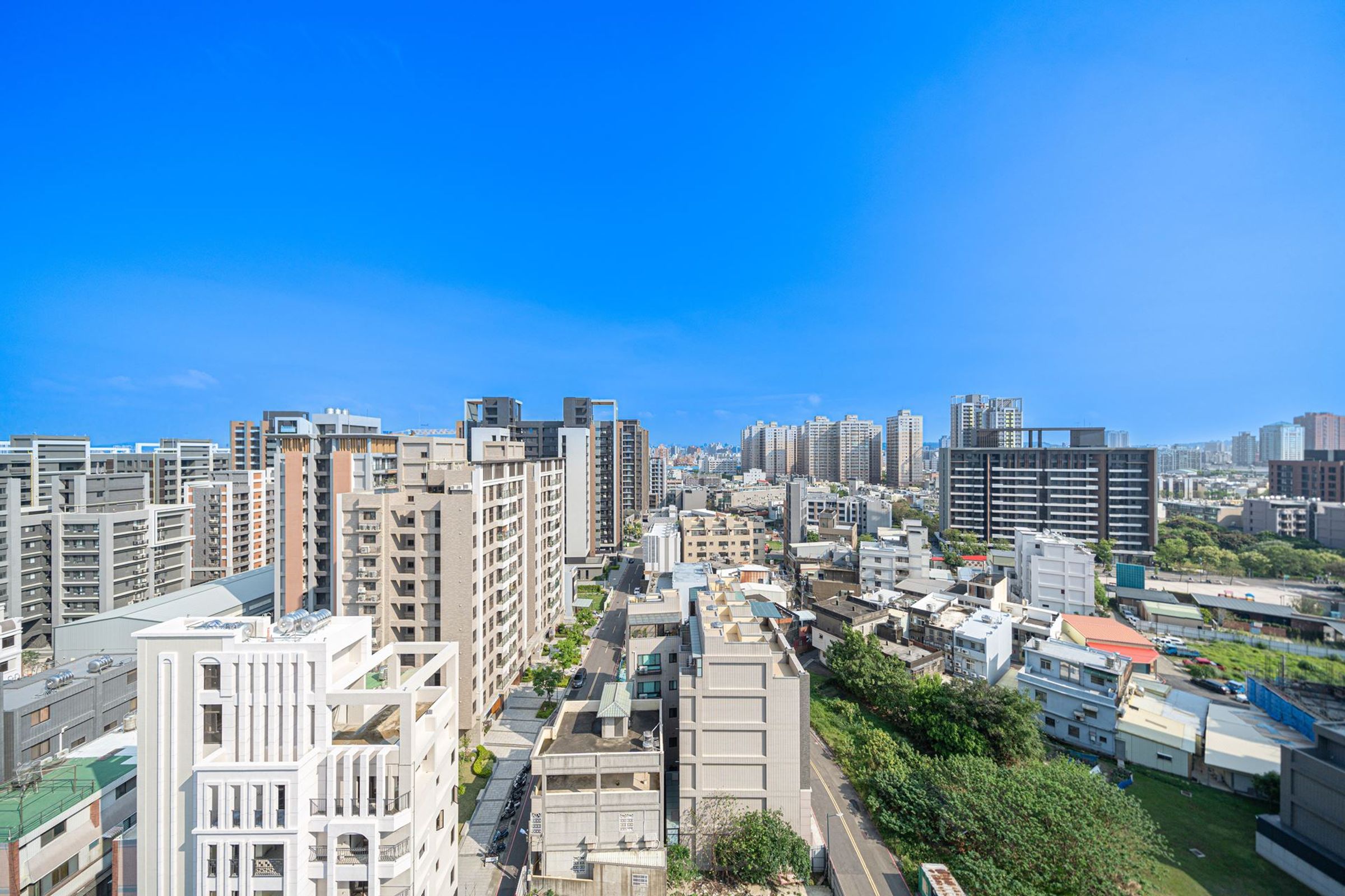 永慶房產集團統計2025年全台預售屋交易量從12.2萬件大幅下滑至3.6萬件，年減幅高達70.3%，量縮明顯。(房市示意圖)