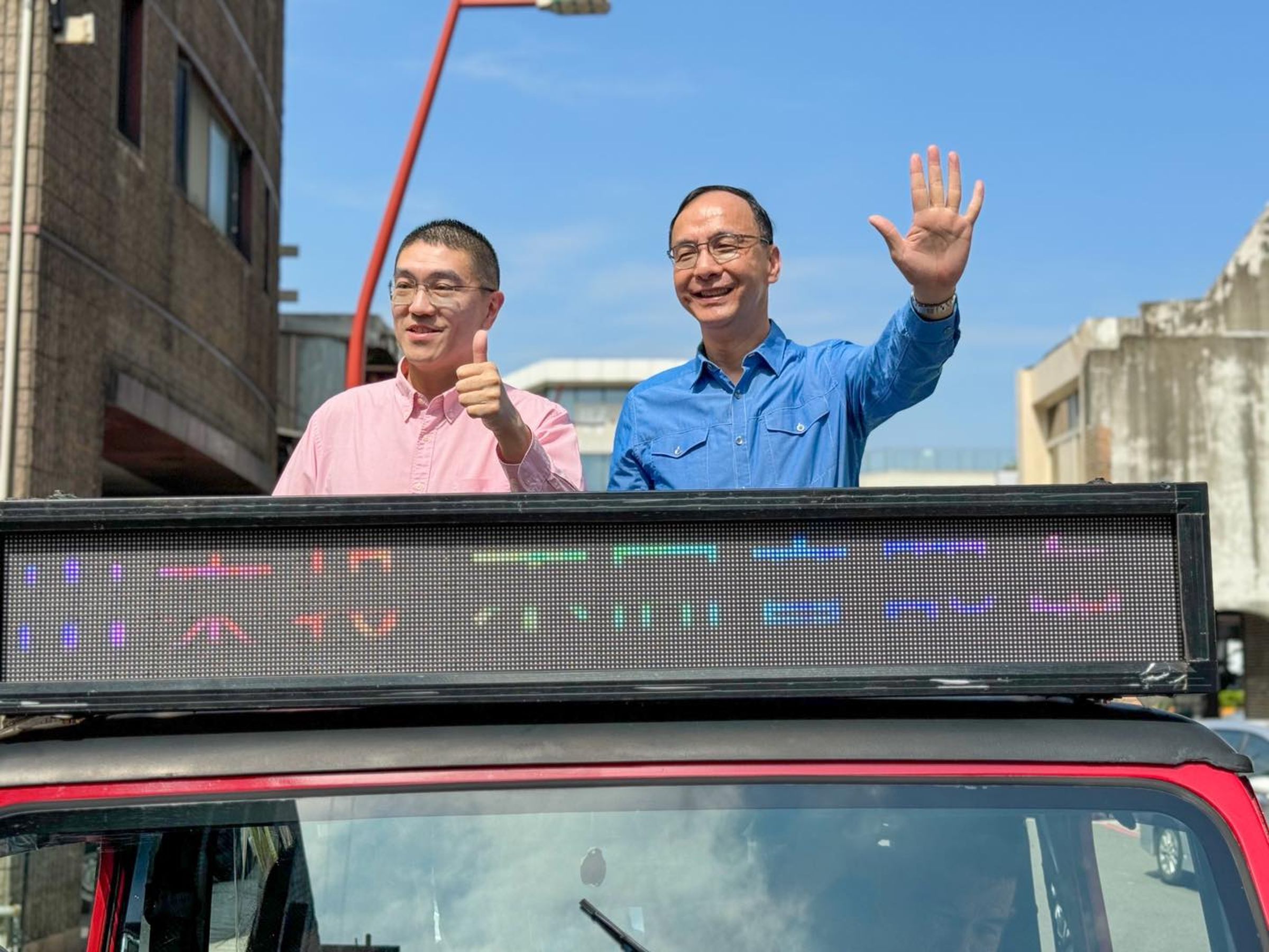 國民黨主席朱立倫今(11日)赴基隆陪謝國樑車掃,希望市民10/13反惡罷、護基隆,投下不同意罷免票。(翻攝自朱立倫臉書)