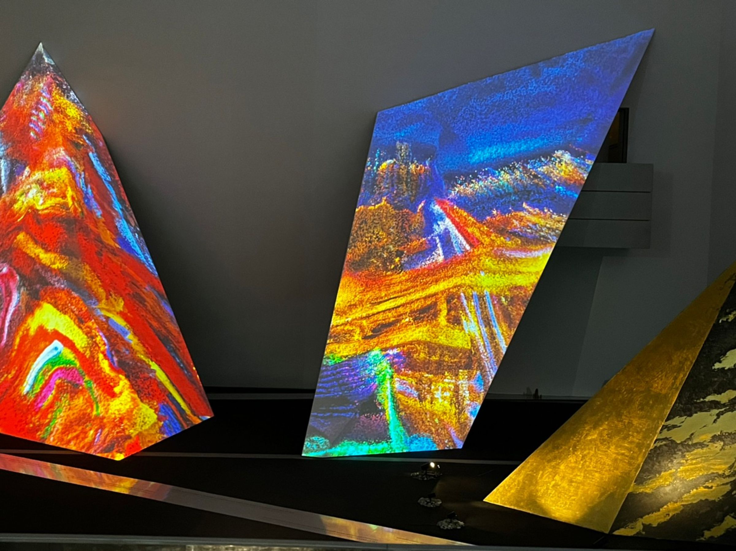 主展區「自然〇」《新北山河陣》展現新北的地理多樣性。