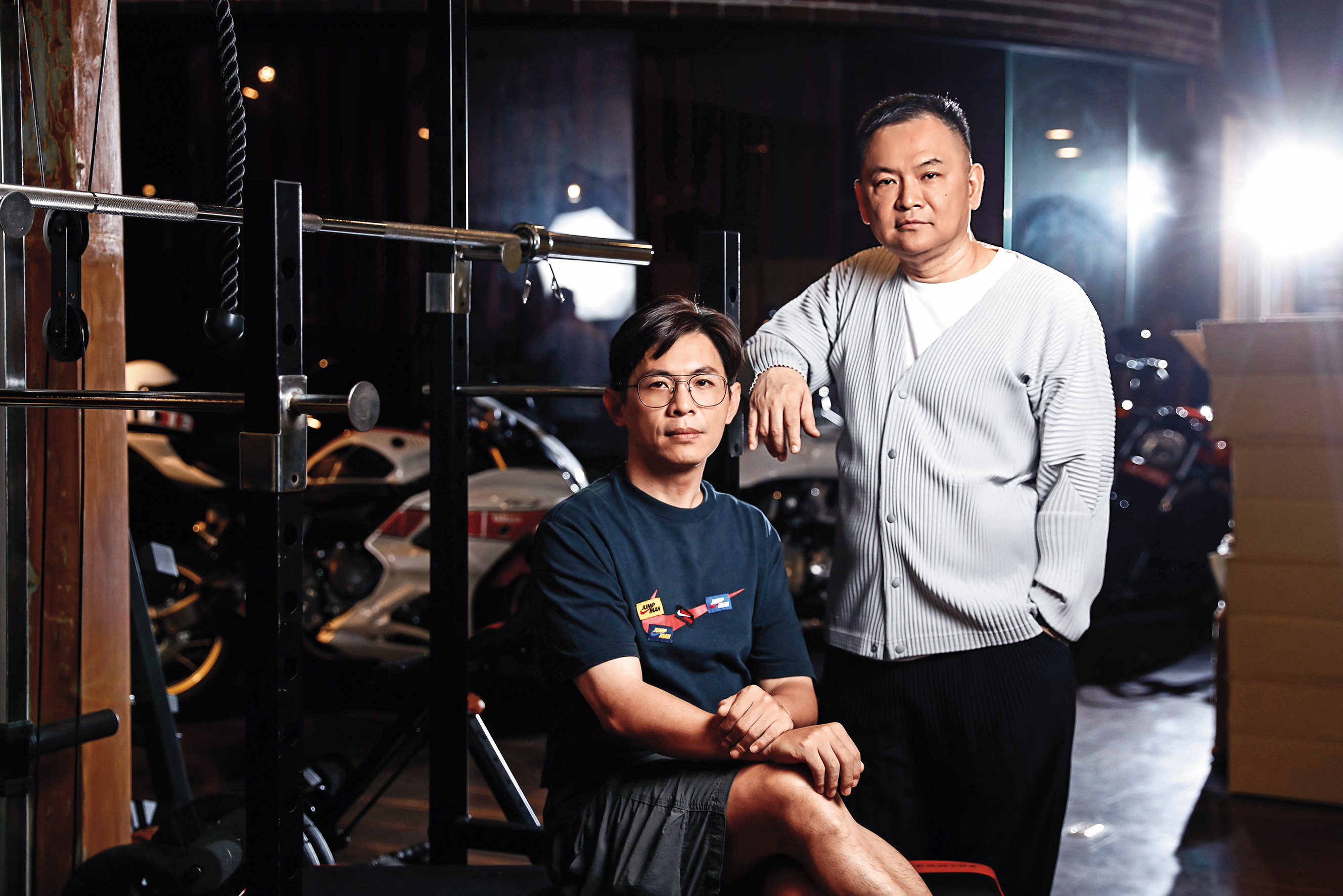 監製張威縯（右）與導演姜瑞智（左）聯手打造《角頭》IP。