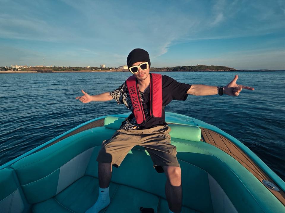 歌手黃明志捲入台灣網紅猝死命案,獲釋後今日稍早在臉書發聲。(翻攝黃明志臉書)