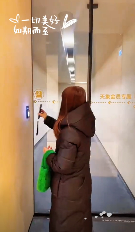  上這間廁所要先刷會員才可進入。（翻攝抖音）