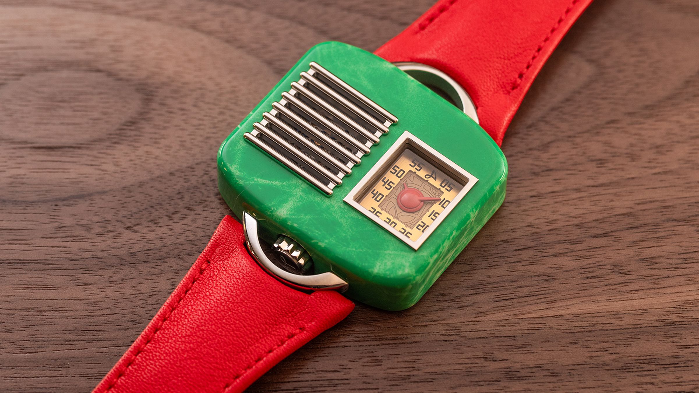 HAUTLENCE Retrovision ’47｜錶徑39.2mm X 44.4mm／五級鈦金屬錶殼／時、分指示；陀飛輪裝置／D20自動上鍊機芯／動力儲存約72小時／定價NT$2,340,000（限量10只）