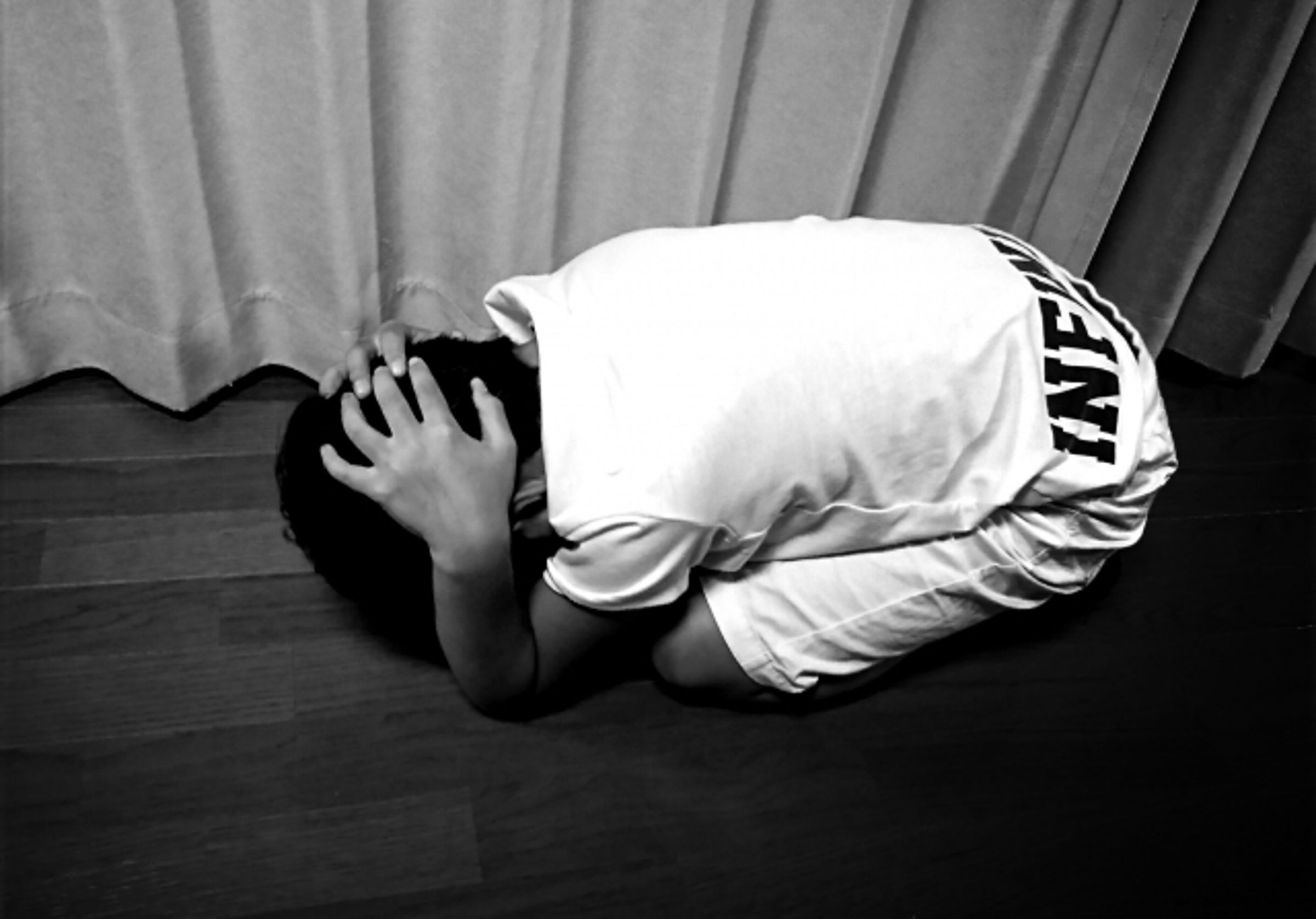 印度一名5歲男童遭校中3名未成年學長毆打致死,犯案動機竟只為了想放假。(示意圖,photoAC)