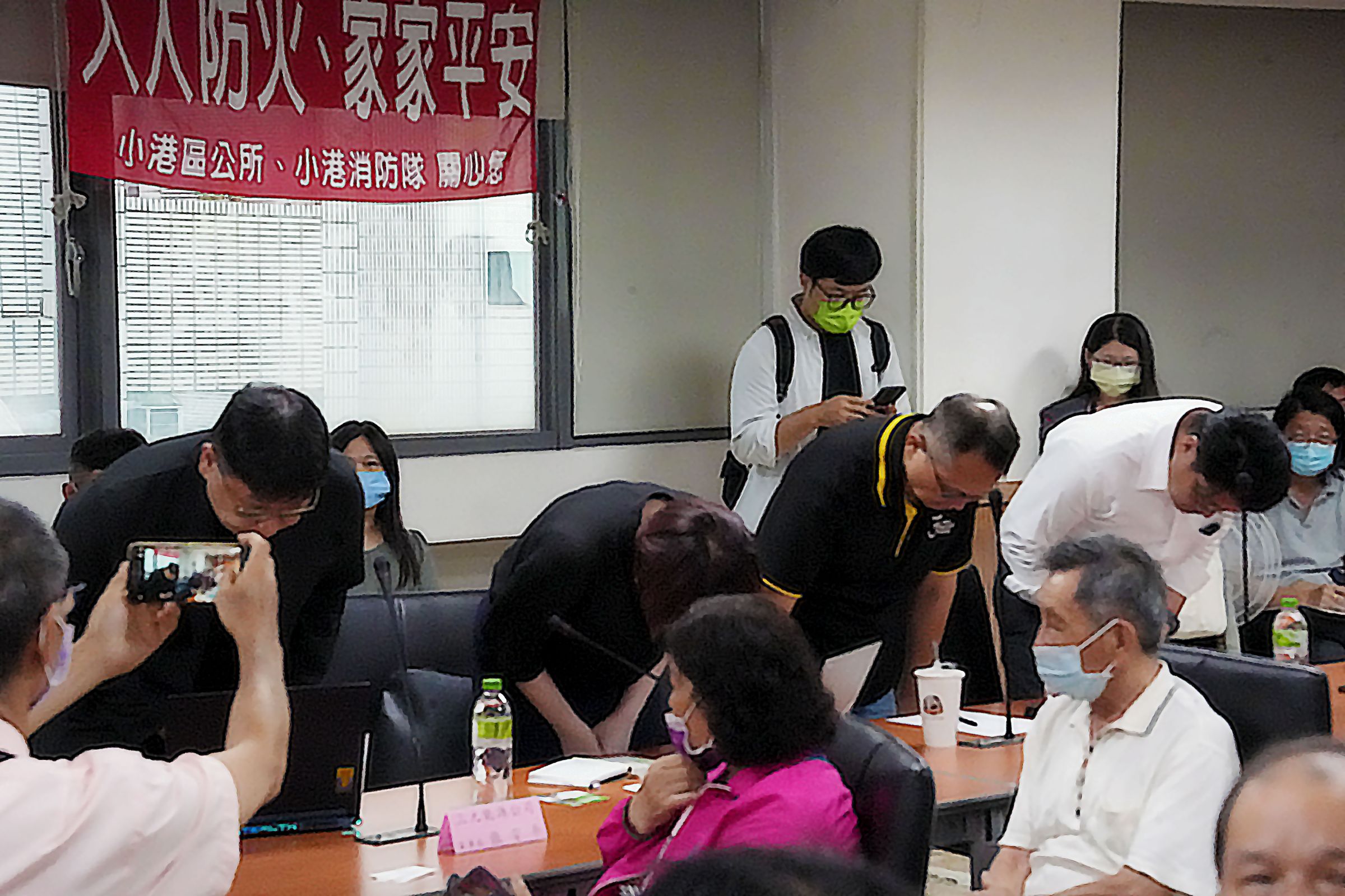 三元能源科技於火災事件發生後近兩週，已積極展開多項自我檢討與優化工作，除對附近周邊社區表達高度歉意，也加強與社區良性的互動。（台泥提供）