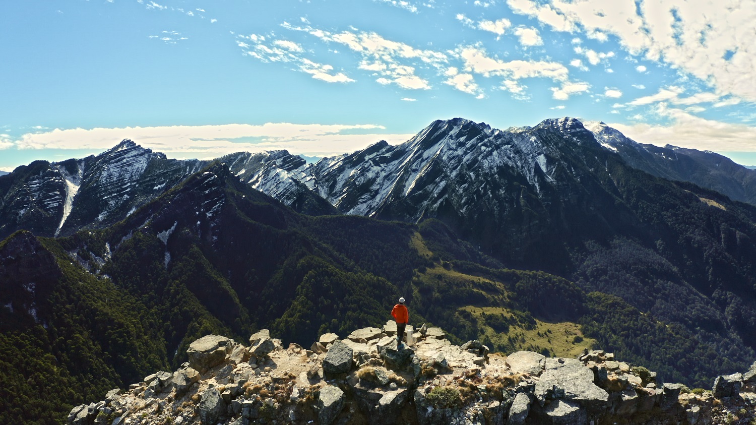 《群山之島與不去會死的他們，番外篇-尋找張元植》紀念第一季主角已故登山家張元植。  （公視提供）
