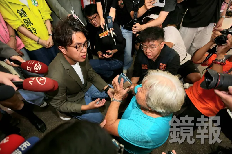 社子島參香遇「阿嬤下跪陳情」　沈伯洋：拜託我上任後照顧居民