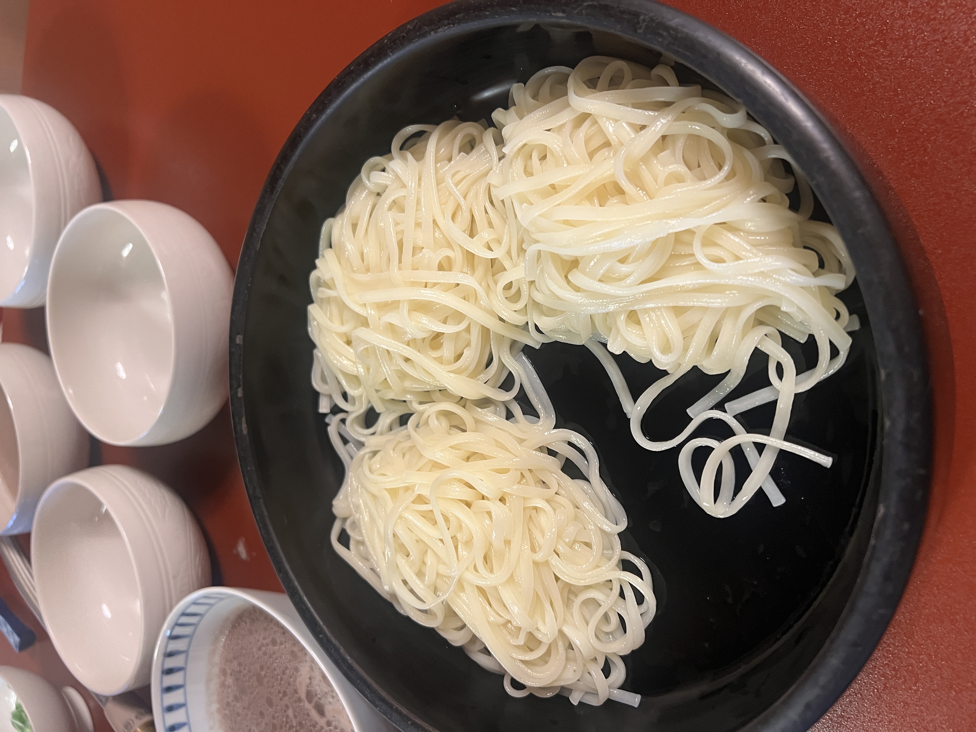 服務生大力推薦的主食,是來自靜岡的烏龍麵。