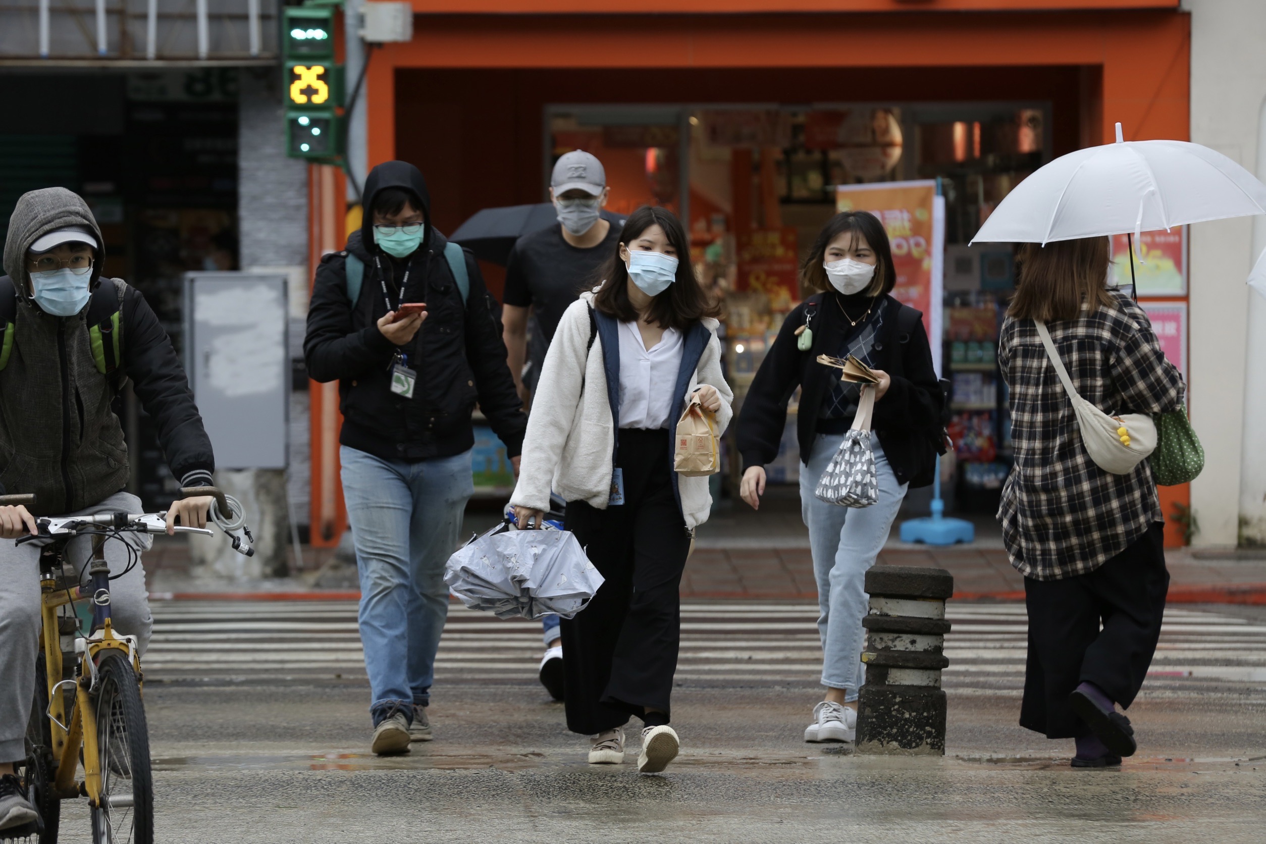 今日東北季風減弱,白天起氣溫回升,輻射冷卻影響,各地早晚天氣仍偏冷,中南部日夜溫差大。(本刊資料照)