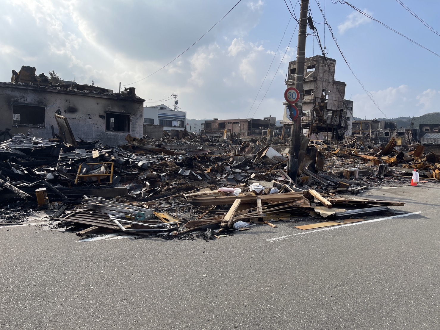 能登半島今年元旦發生芮氏規模7.6強震，上萬棟房屋毀損。