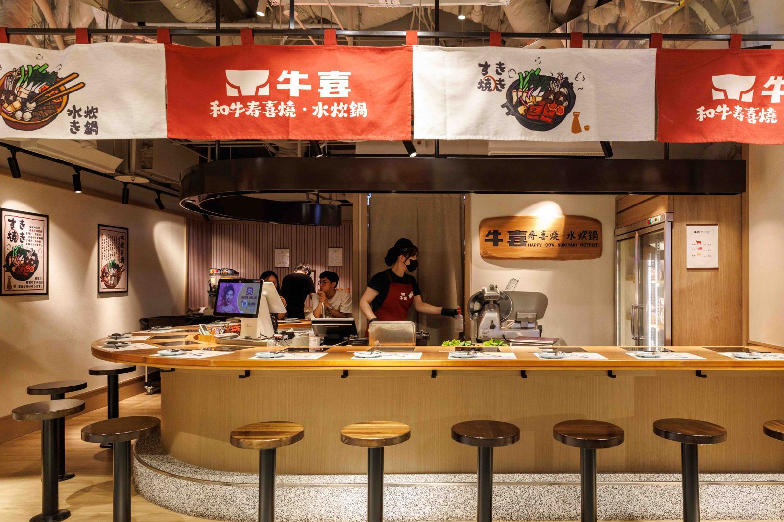 豊漁集團以優質食材開發如「牛喜」「季樂」「長浜魚屋」等民生型餐飲 品牌，將積極於全台展店。（豊漁餐飲集團提供）