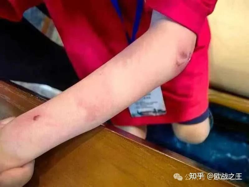 朱宏鑫疑因長期遭父親家暴，選擇跳樓輕生，震撼中國。（翻攝畫面）