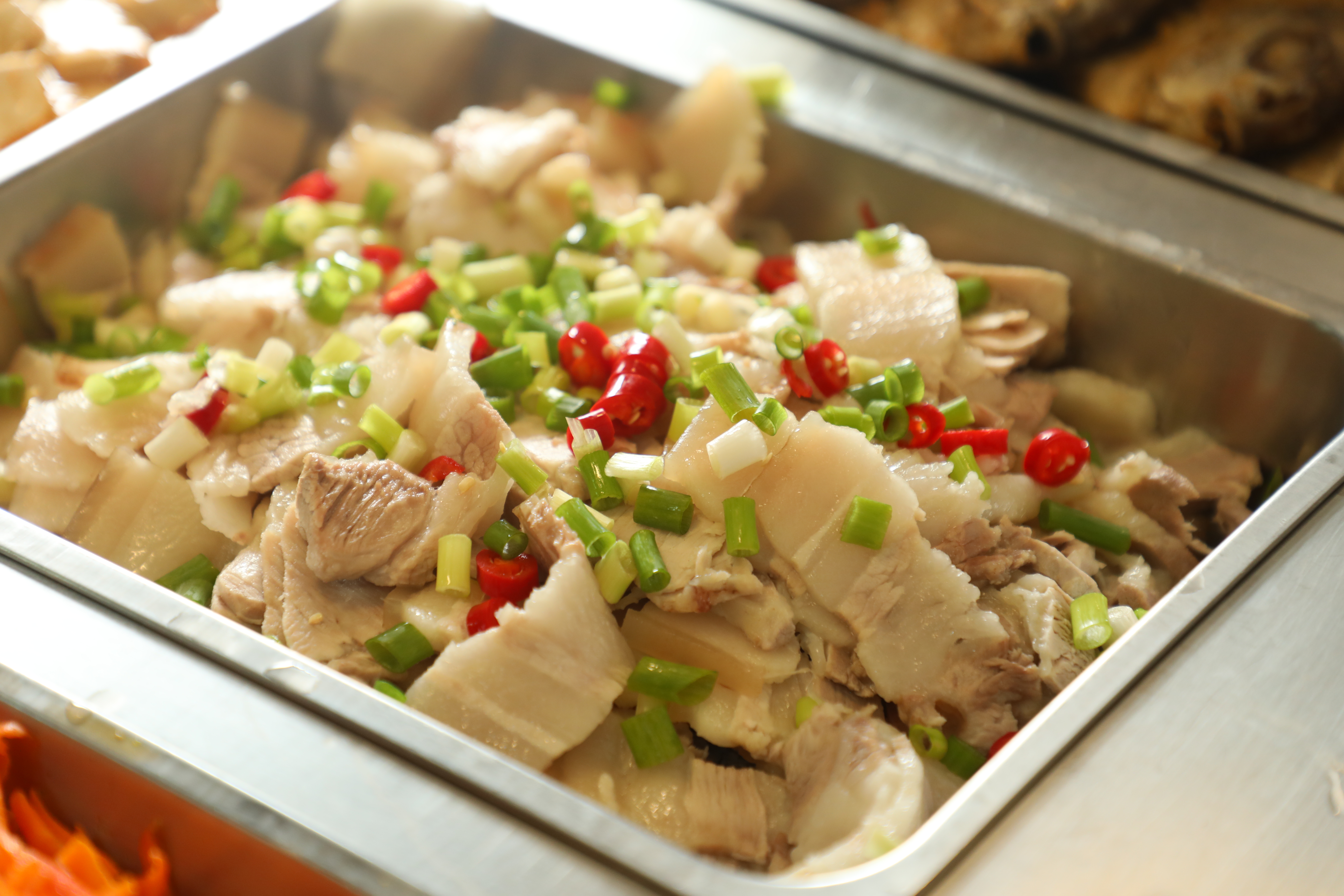 邱雲妹的廚藝極佳,蒜泥白肉非常美味。