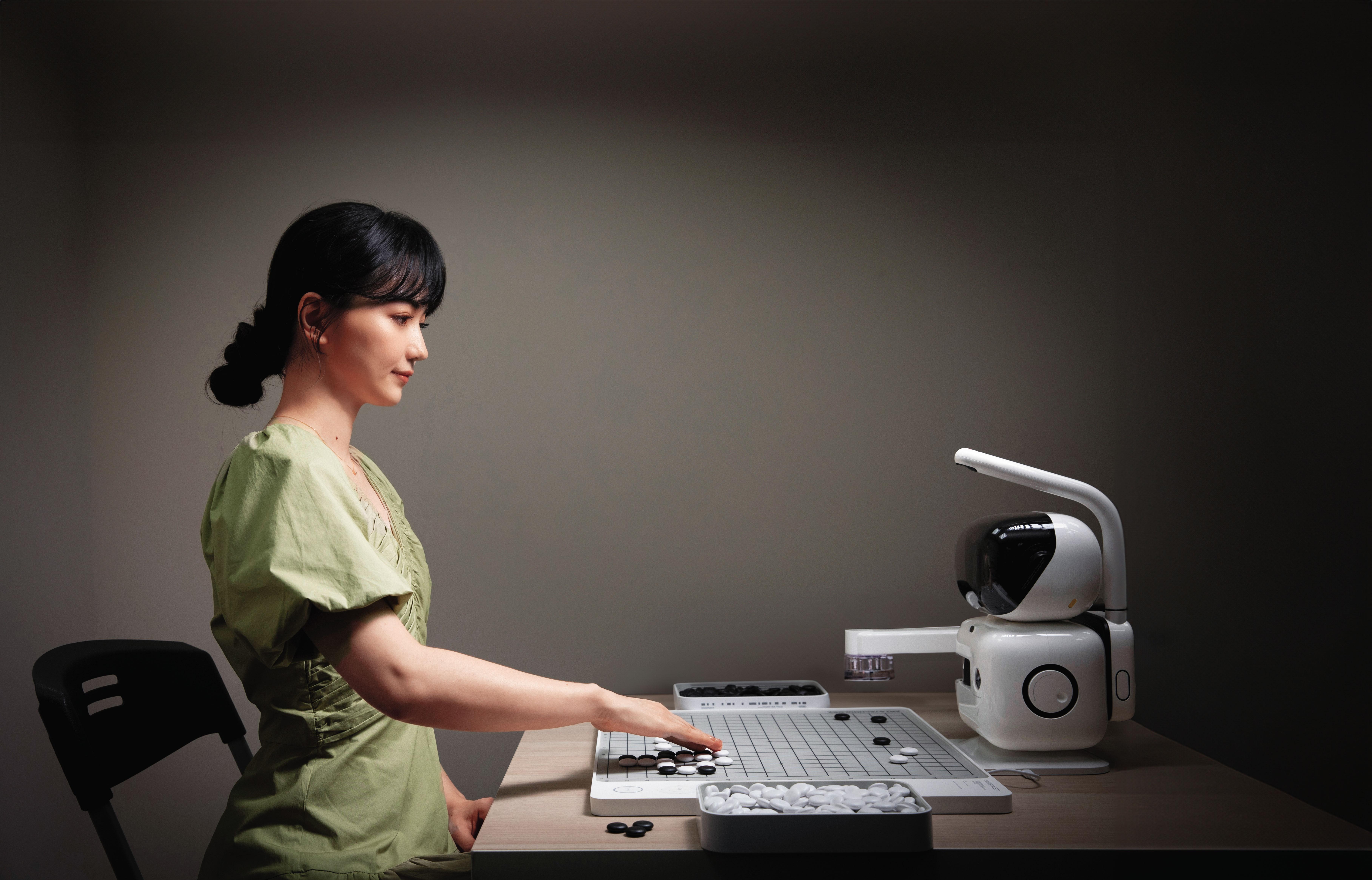 因為疫情，海外比賽減少，黑嘉嘉與夥伴打造線上課程與AI復盤，希望讓更多人接觸圍棋。