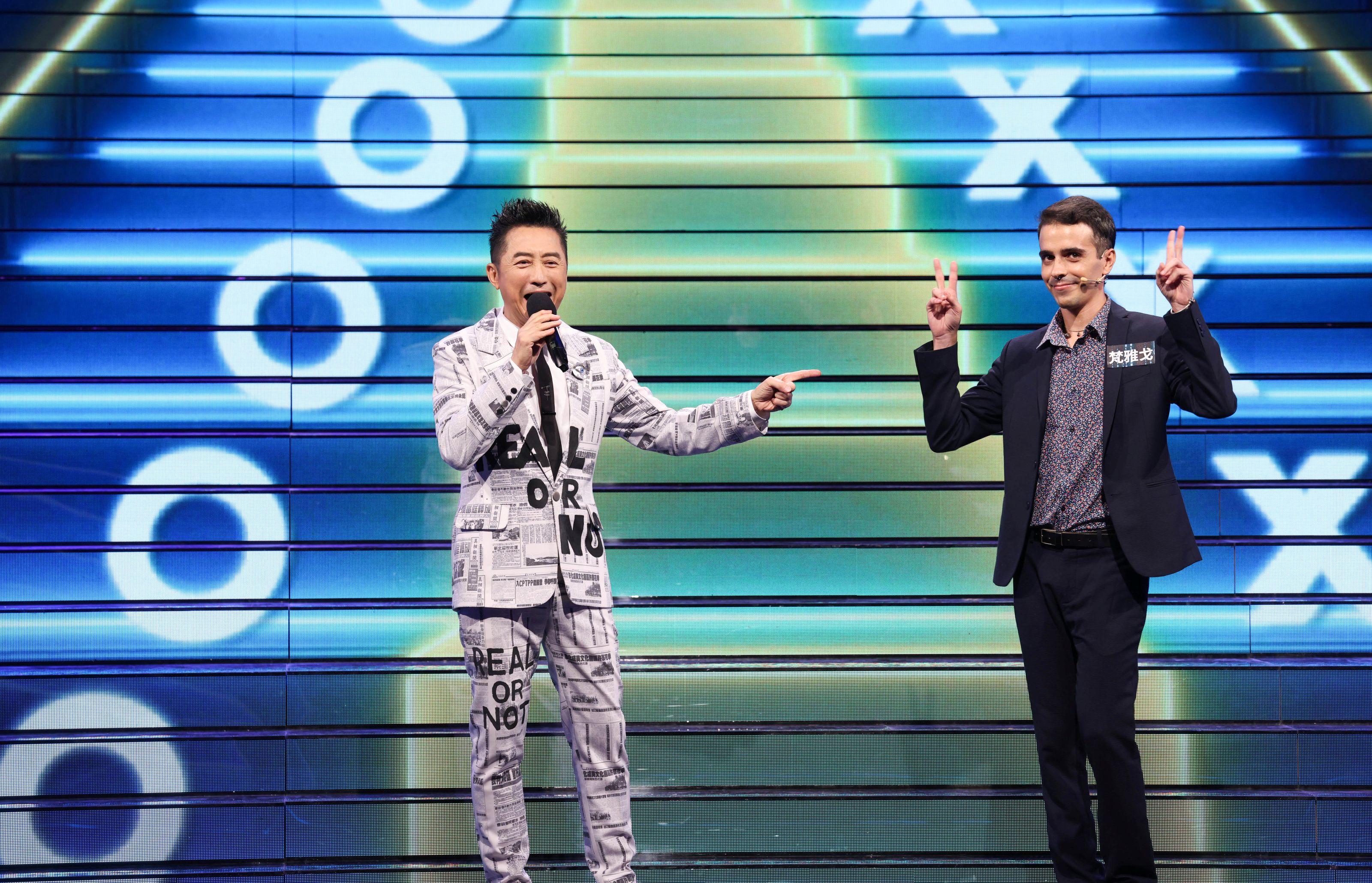 梵雅戈當年看哈林節目學中文，等了14年終於看到本尊。（公視提供）