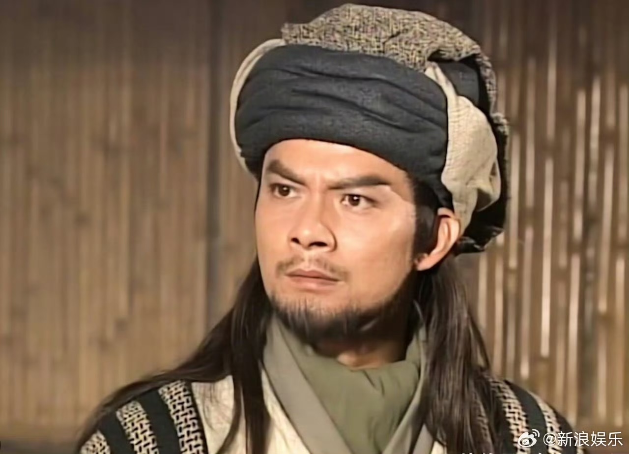 黃日華飾演的「喬峰」與「郭靖」等經典角色，是港劇武俠作品的代表性人物之一。（翻攝自微博新浪娛樂）