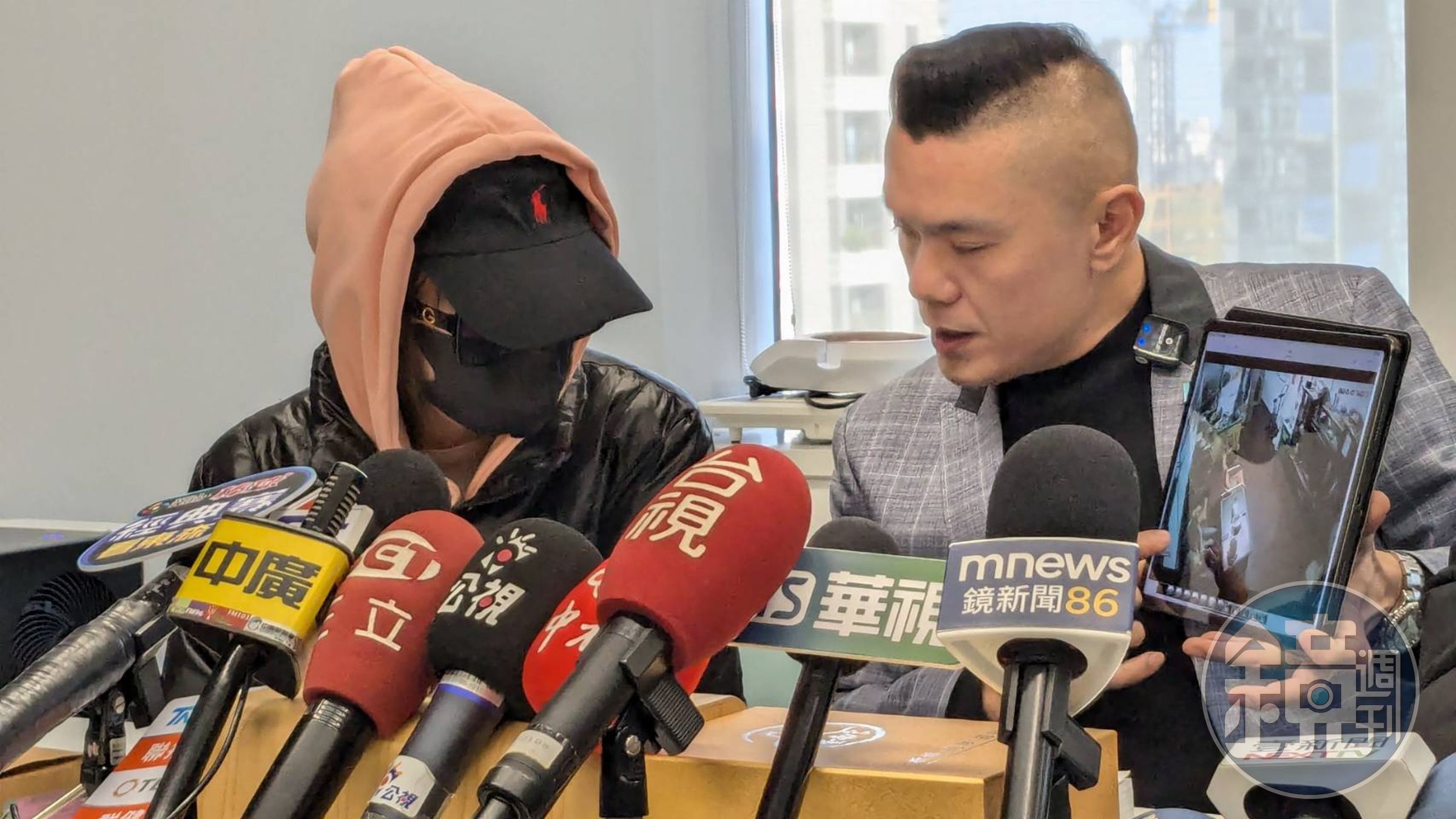 林女說蕭員一離開,她便打電話向父親求救崩潰大哭。