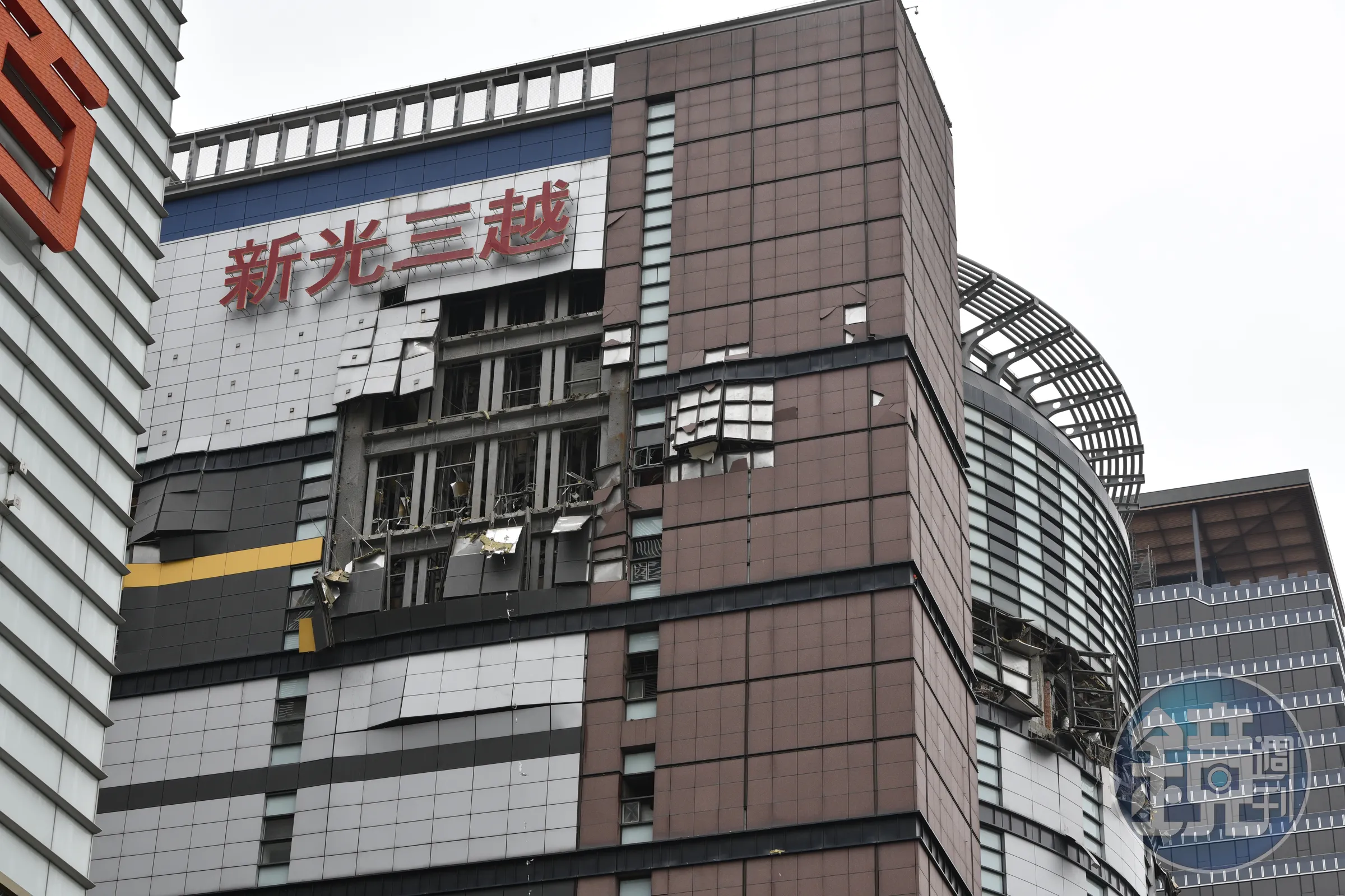 台中新光三越中港店今日上午傳出飄出瓦斯味，業者下午澄清只說是異味，但確定不是瓦斯。