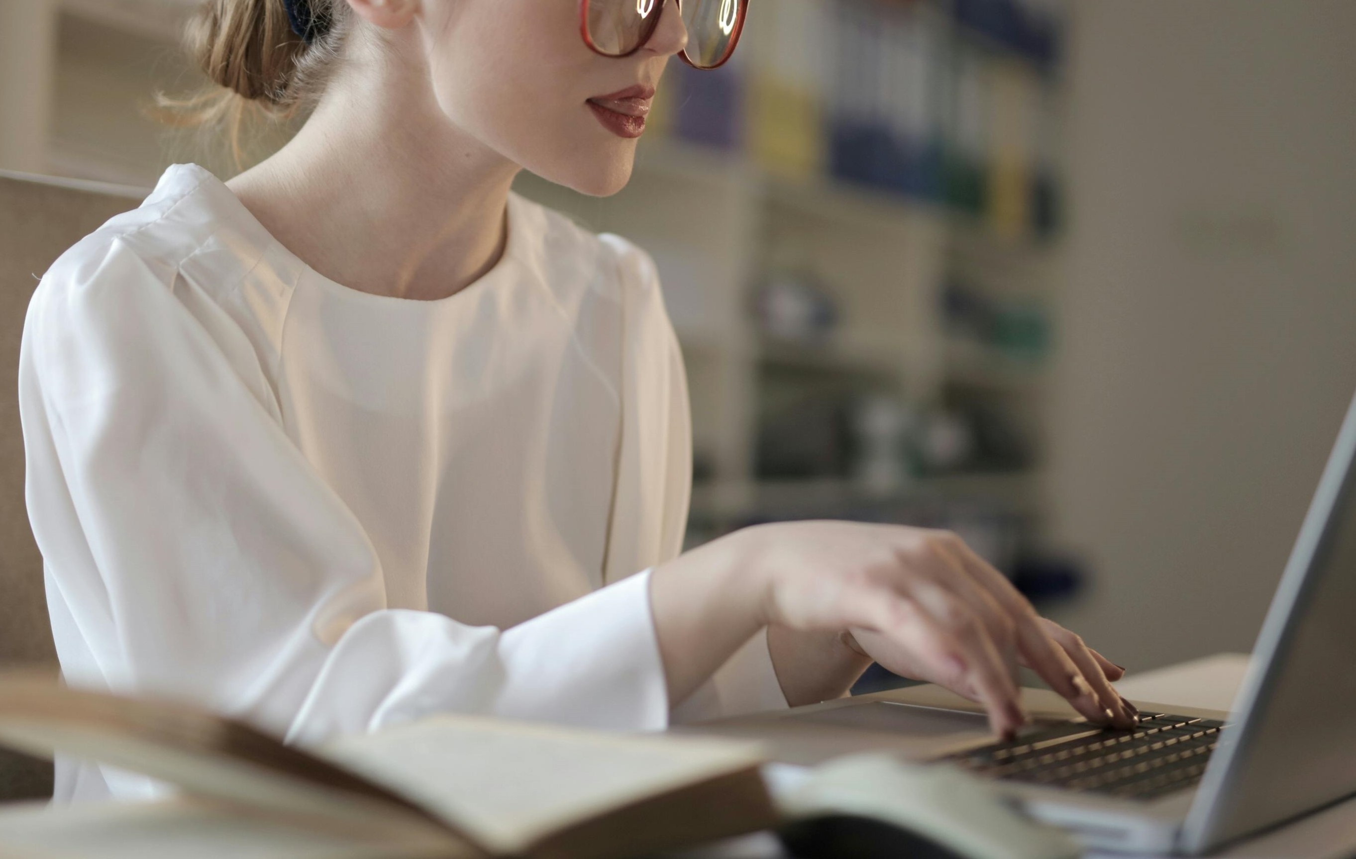 LINE宣布9月22日終止Chrome版服務，引發上班族一片哀號。（示意圖／pexels）