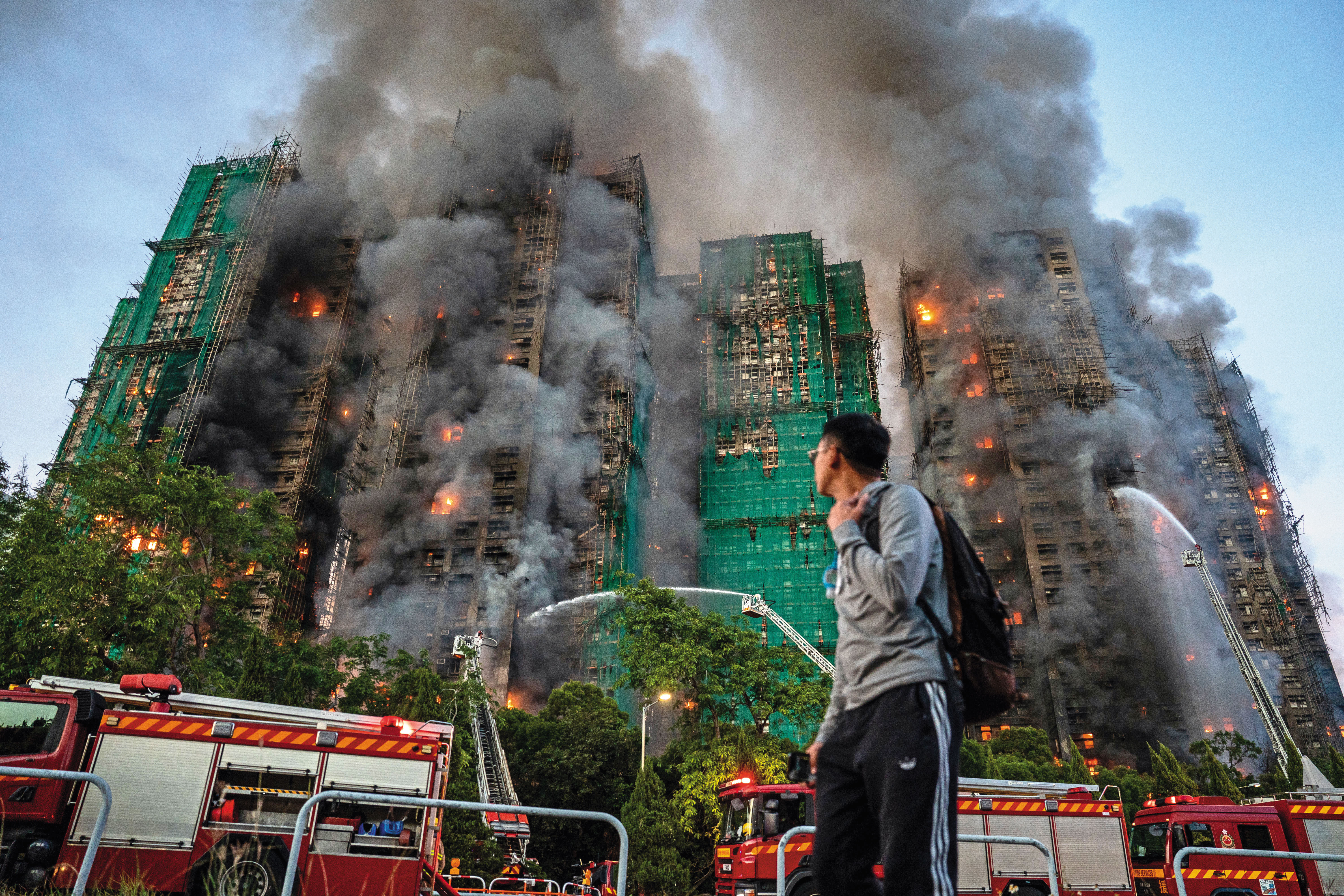 香港宏福苑發生嚴重火災，惡火奪走逾百條人命。（東方IC）