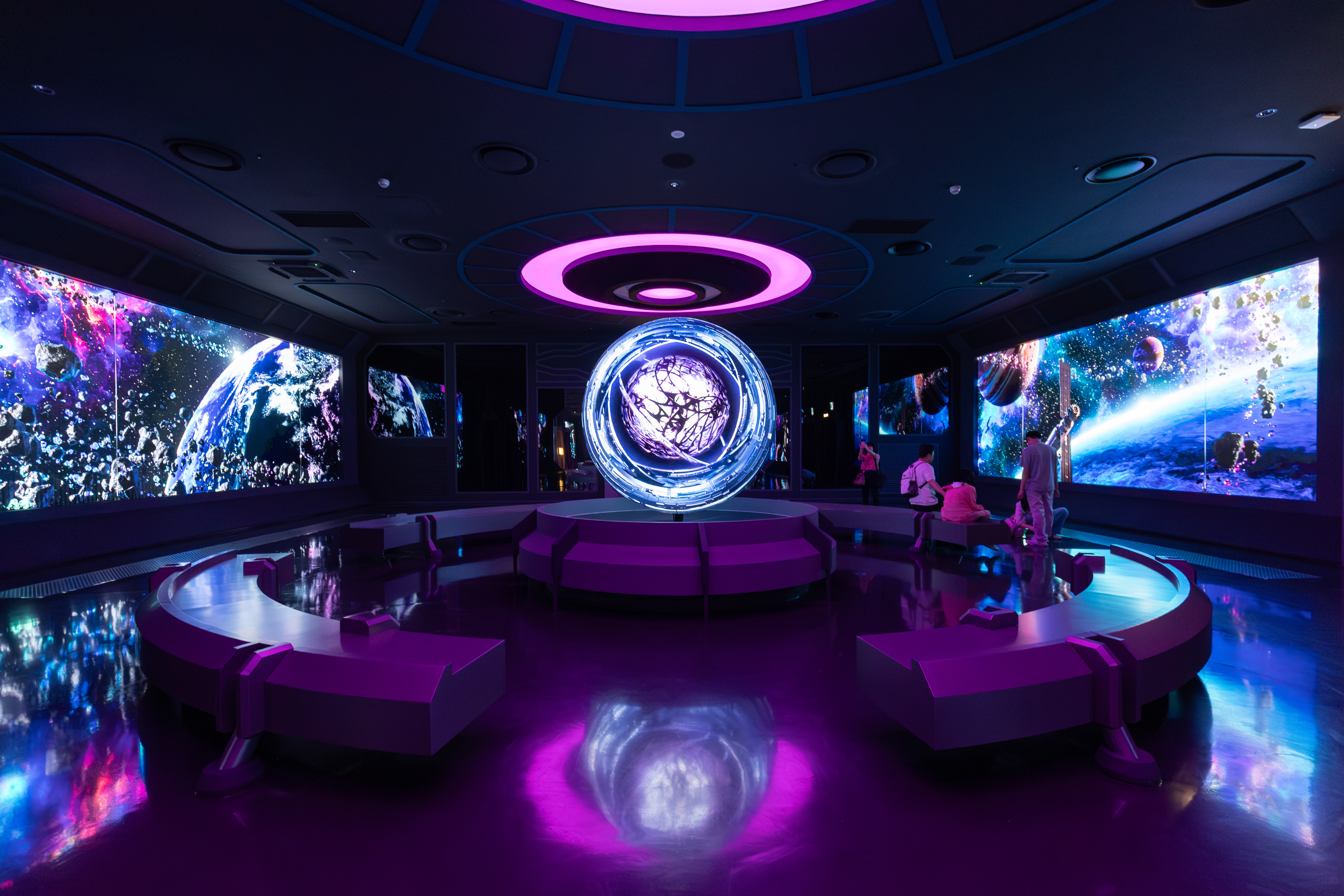 Le Space以超越宇宙「Beyond the Cosmos」為主題，多達18個展覽空間，打造超現實魔幻世界。