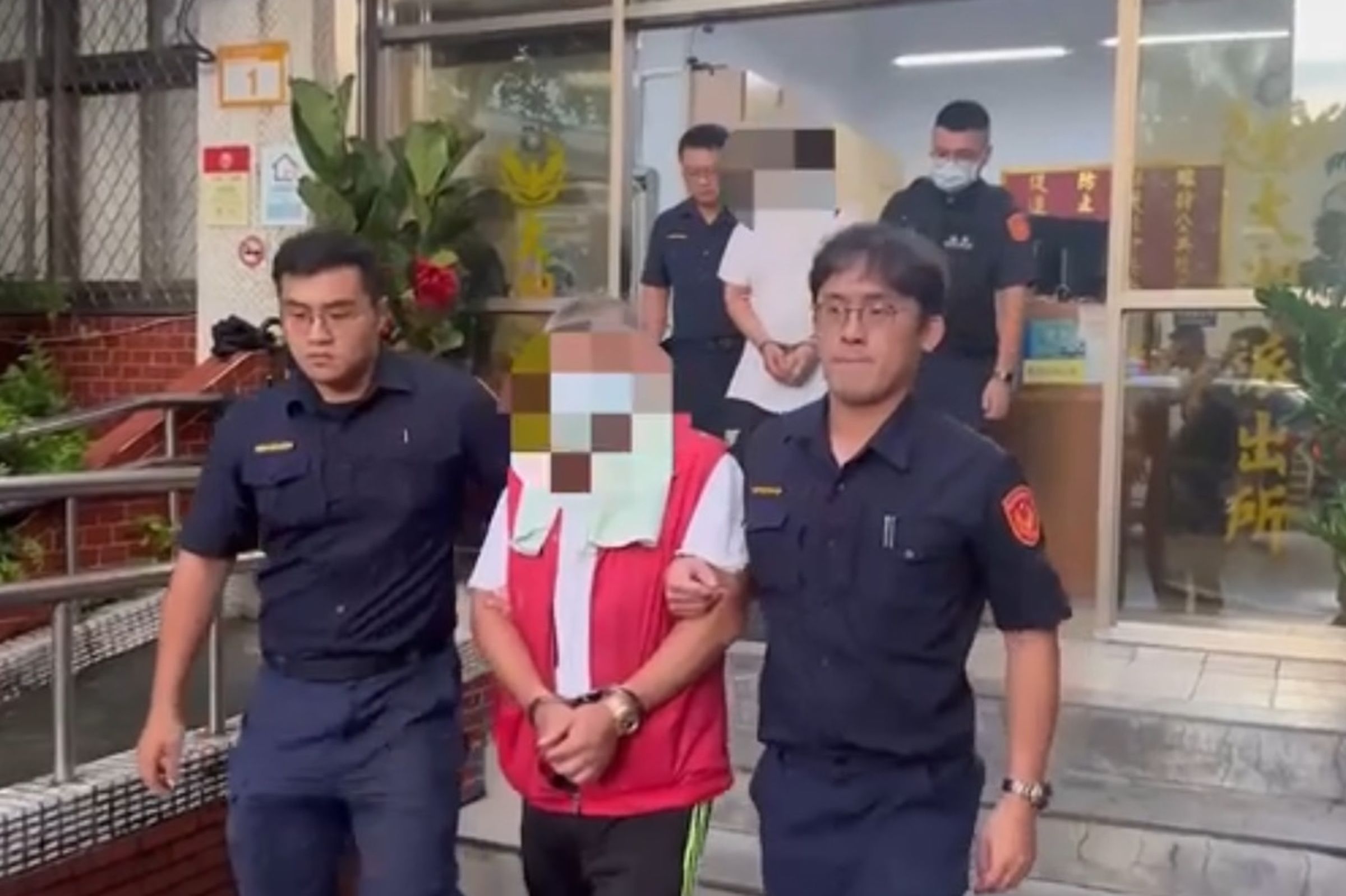 警方訊後將李男及林男依法送辦。（翻攝畫面）