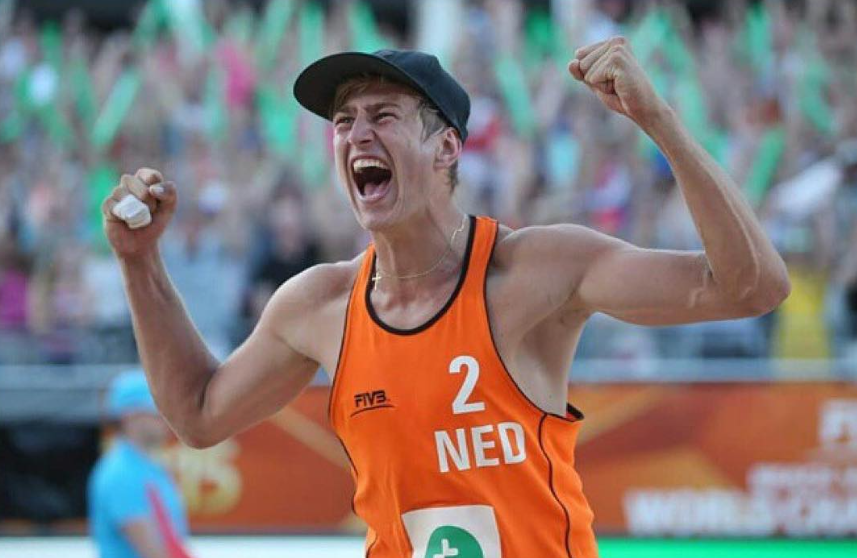 荷蘭沙灘排球選手范德維爾德曾性侵兒童，首戰登場被噓爆！隊友挺「他是好人」。（翻自IG）