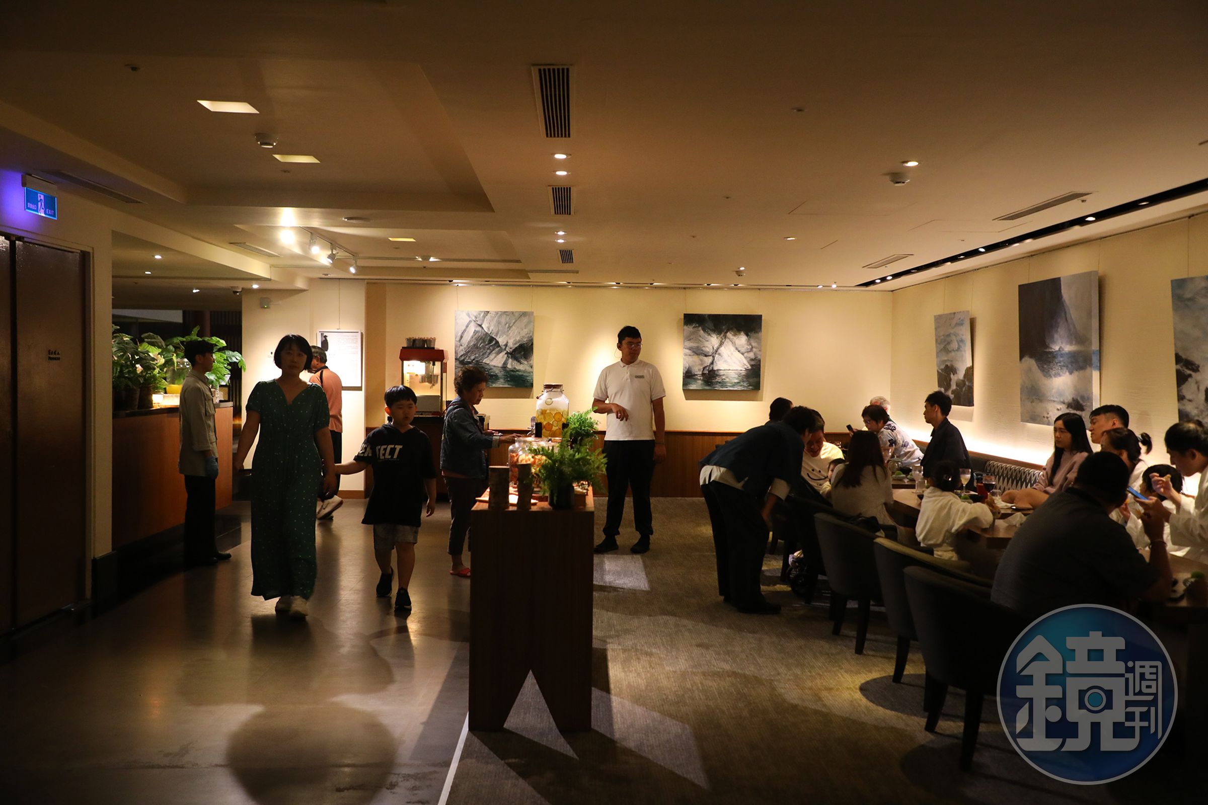 每天16：30～17：30在大廳藝廊會舉辦「Social Hour微醺蒔光」。