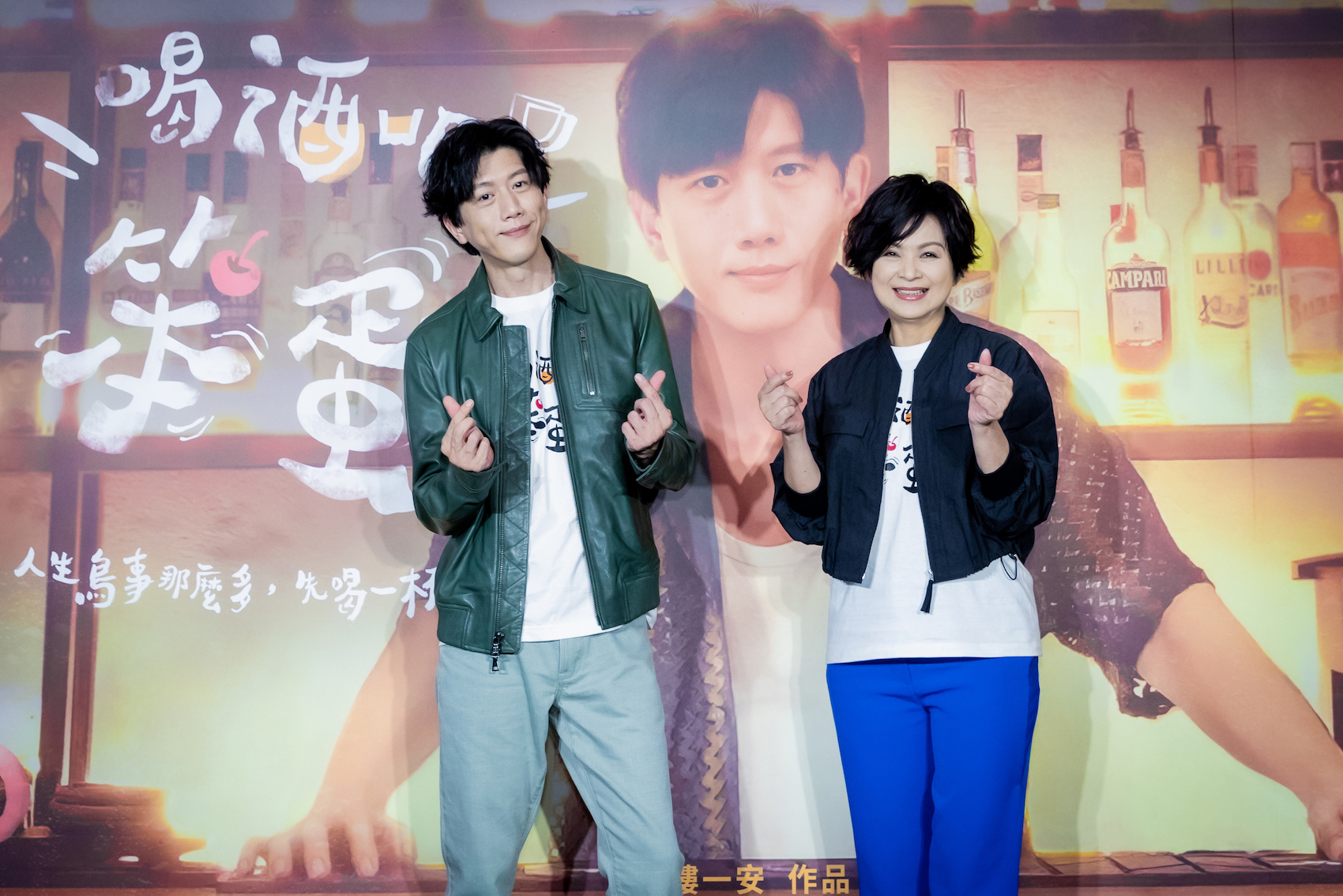 楊貴媚飾演酒吧常客「馮姐」，經常光顧莫子儀的酒吧。（逆光電影提供）