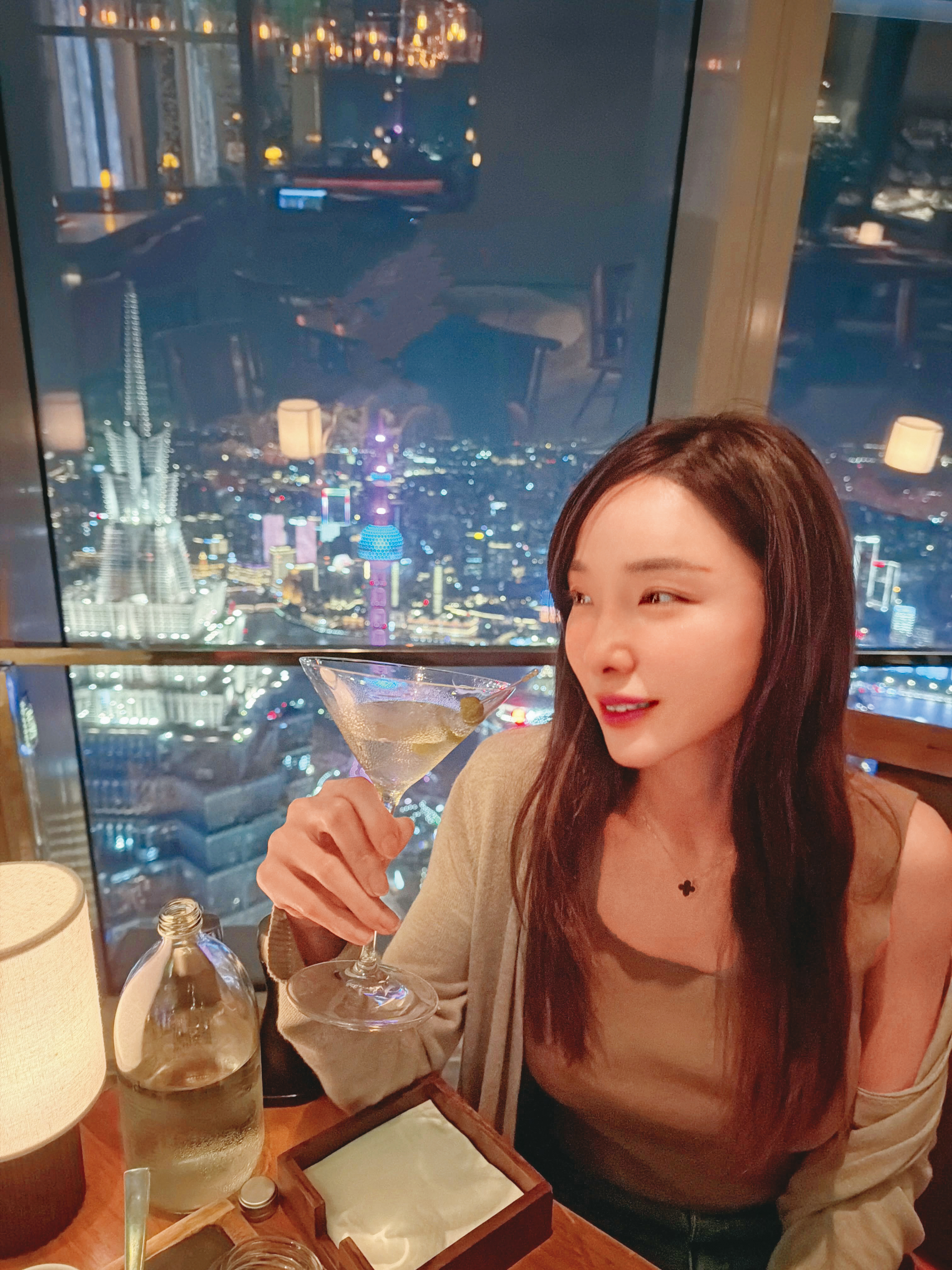 張宇赴上海時曾發文表示感觸良多,說自己早婚早離「若天要下雨,我不躲。」(翻攝自張宇臉書)