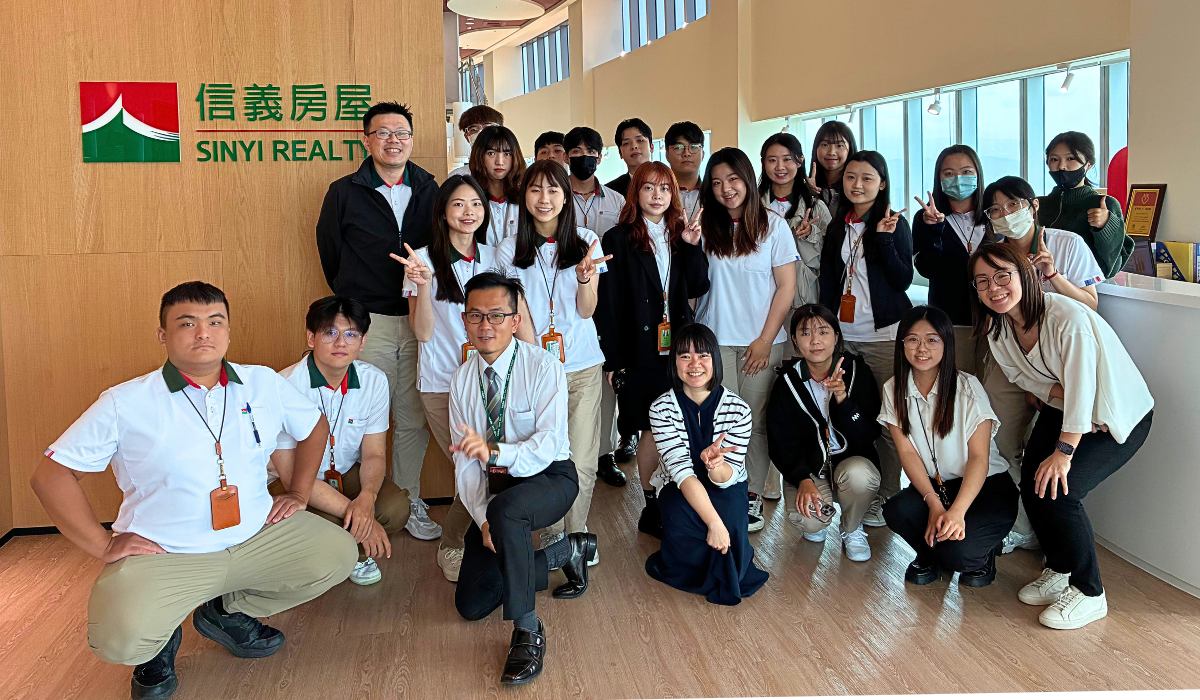 信義房屋會帶領參加實習生到集團不同單位參訪、了解集團布局，讓實習過程如同開啟不動產業的眼界之旅。（圖／信義房屋）